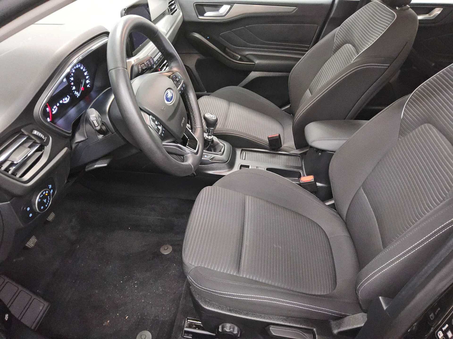 Ford Focus Turnier 1.0 EB Titanium Navi LED RFK PDC 8