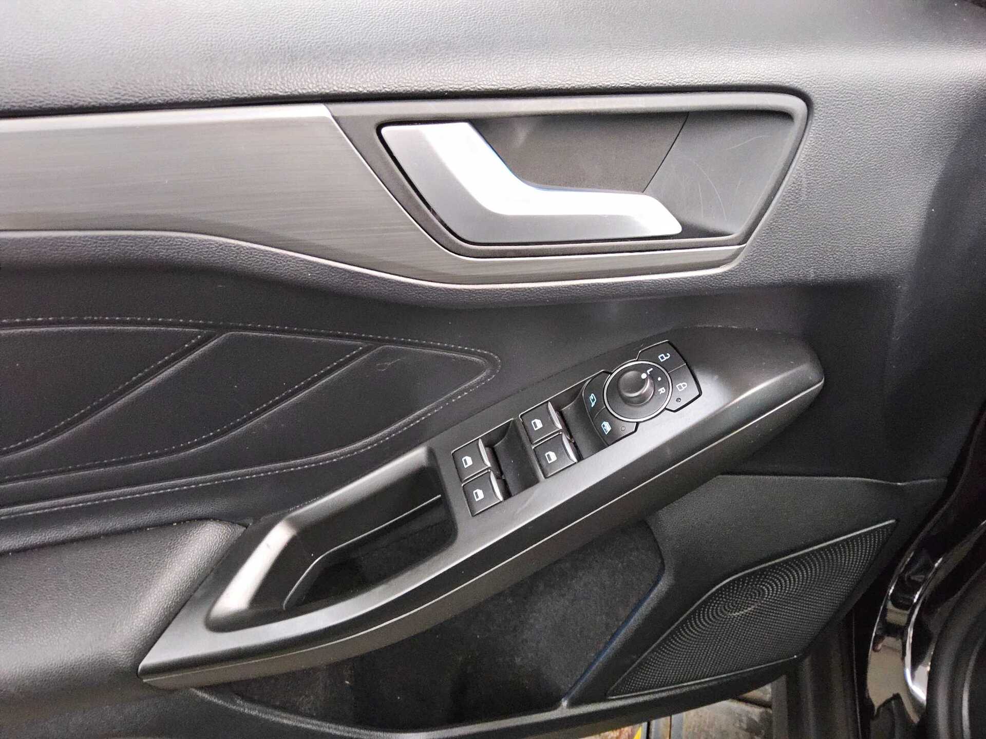 Ford Focus Turnier 1.0 EB Titanium Navi LED RFK PDC 9