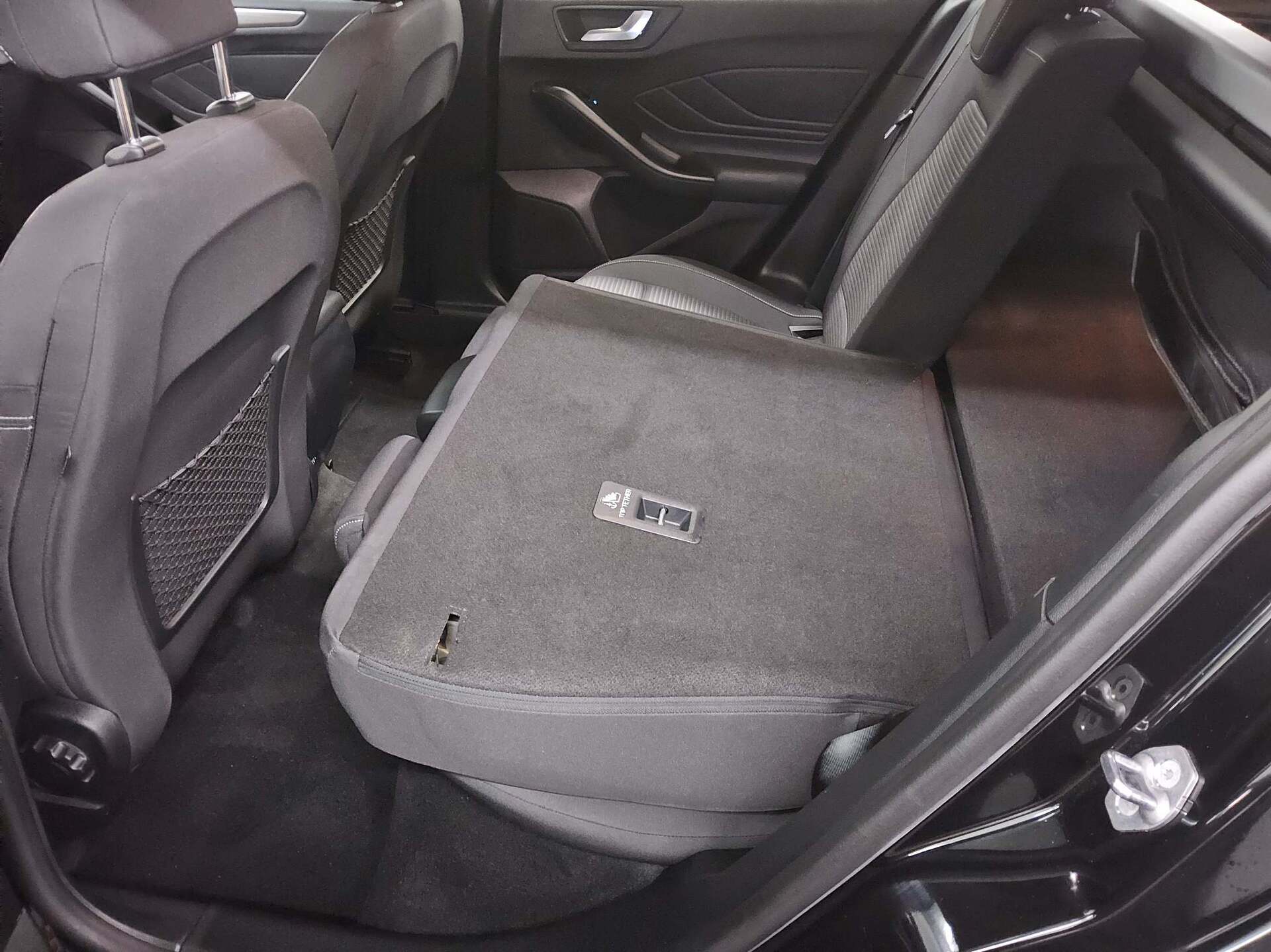 Ford Focus Turnier 1.0 EB Titanium Navi LED RFK PDC 12