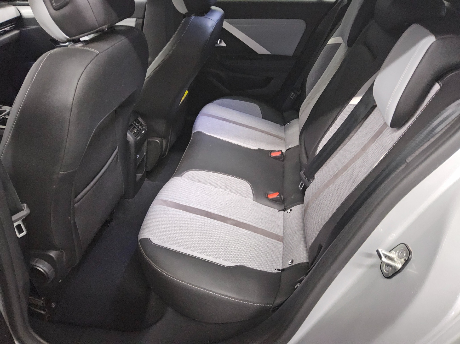Opel Astra ST 1.5 D Elegance LED RfK T-Leder 13
