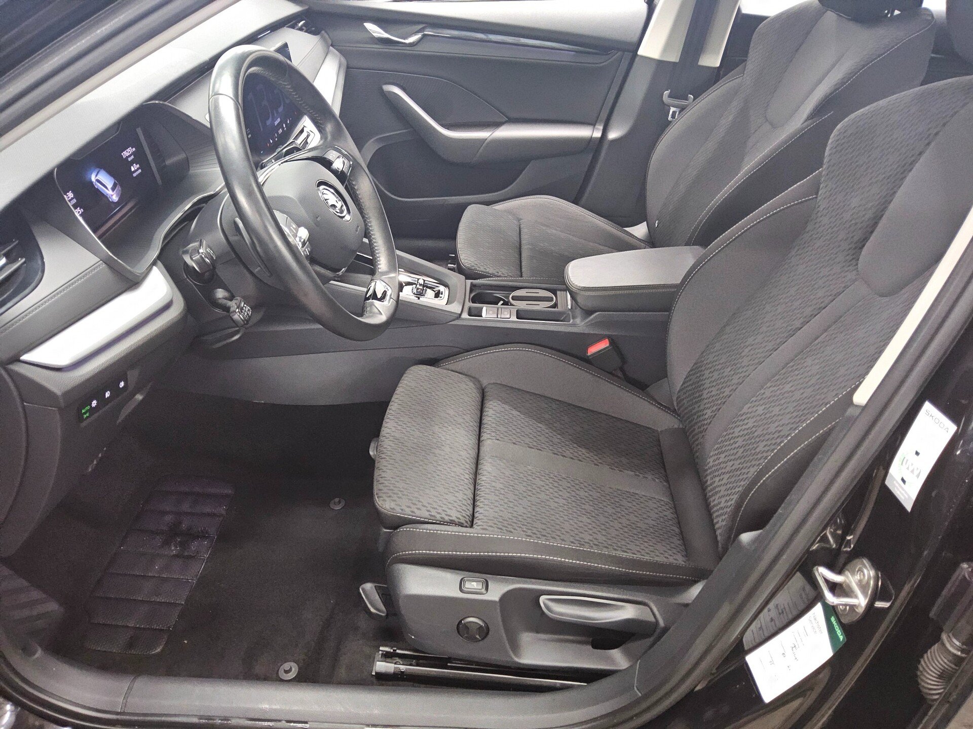 Skoda Octavia Kombi 2.0 TDI Clever Matrix Navi vc RFK 9