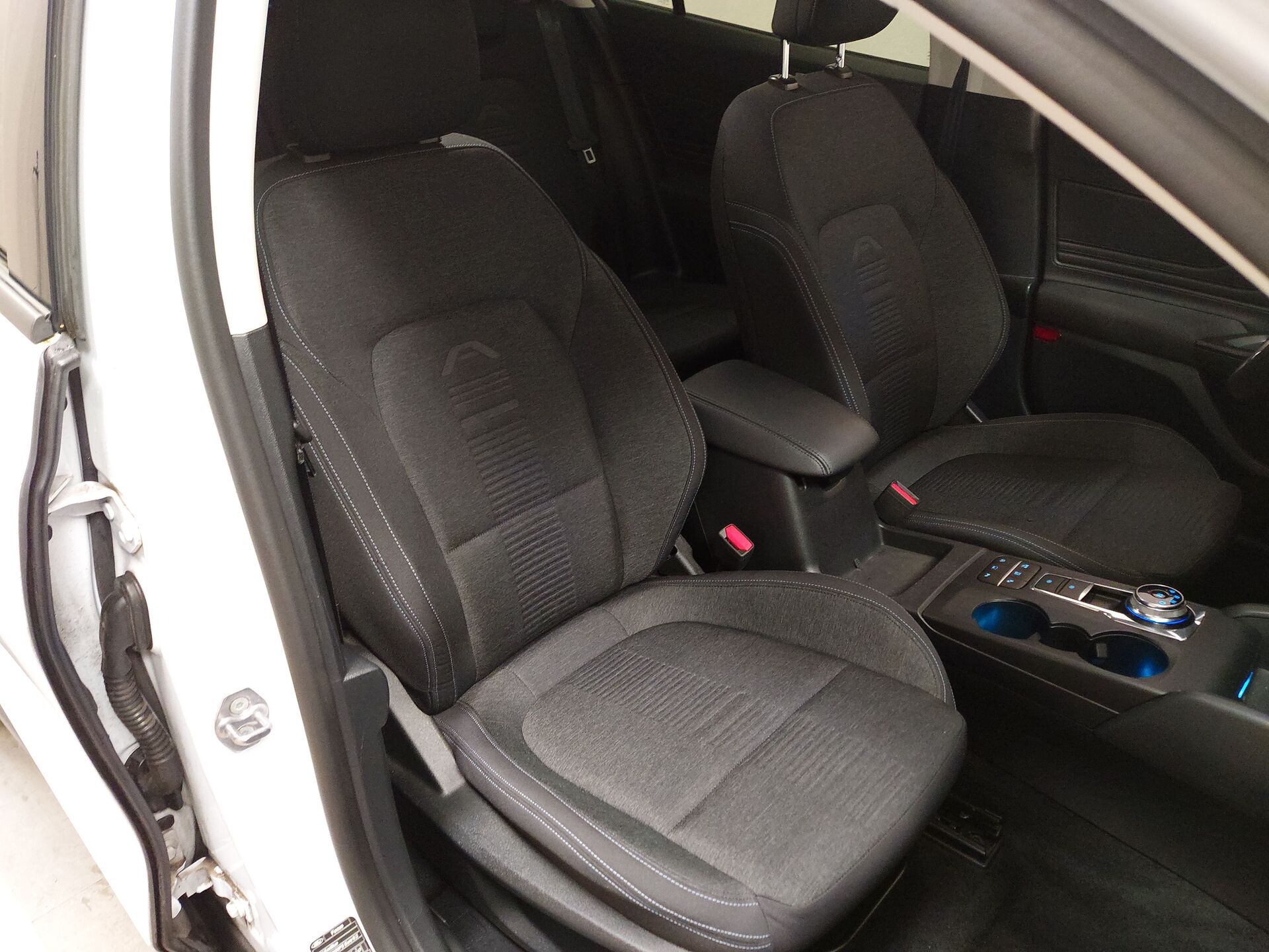Ford Focus 2.0 EB Active HuD AHK 11