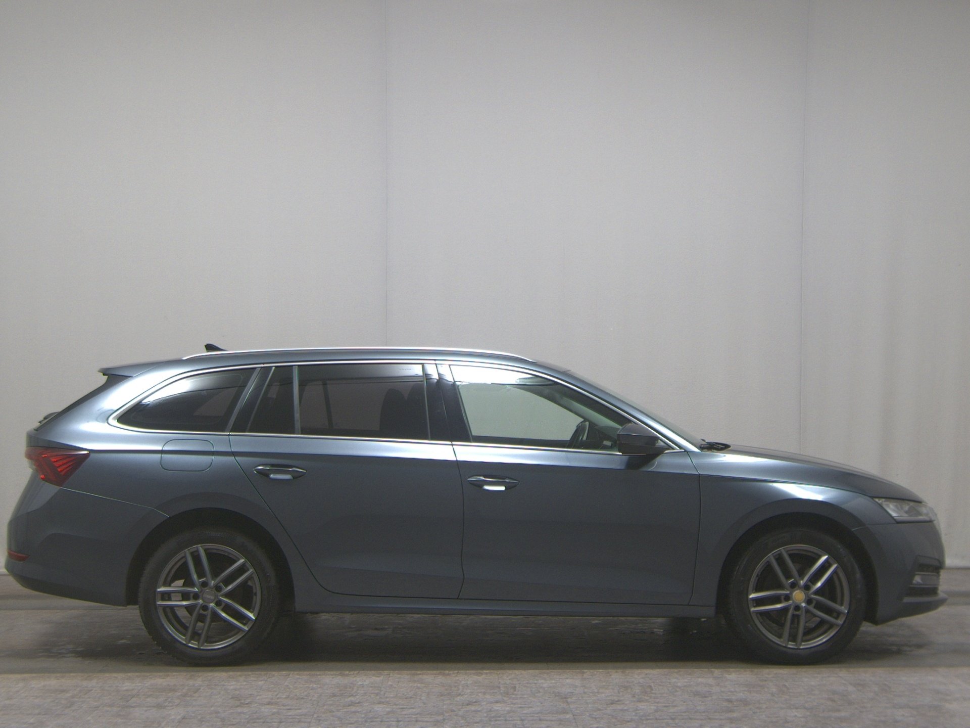 Skoda Octavia Kombi 2.0 TDI Style Navi LED vc ACC AHK
