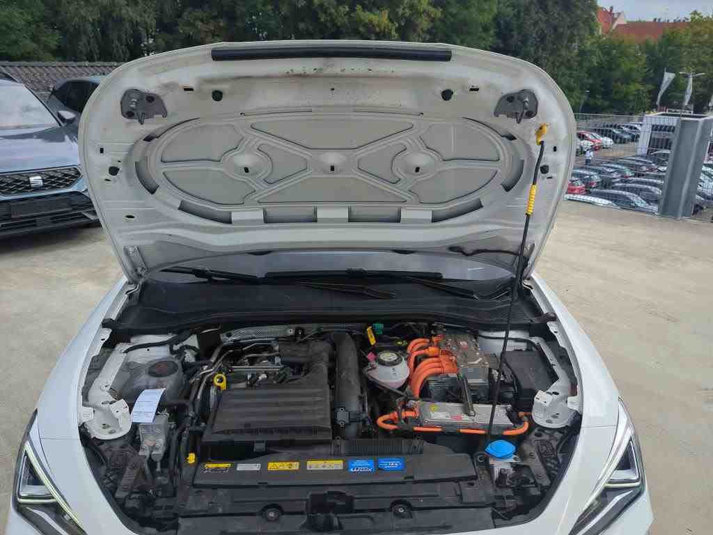 Cupra Leon 1.4 e-Hybrid CUPRA NAVI SHZ PDC LED 12
