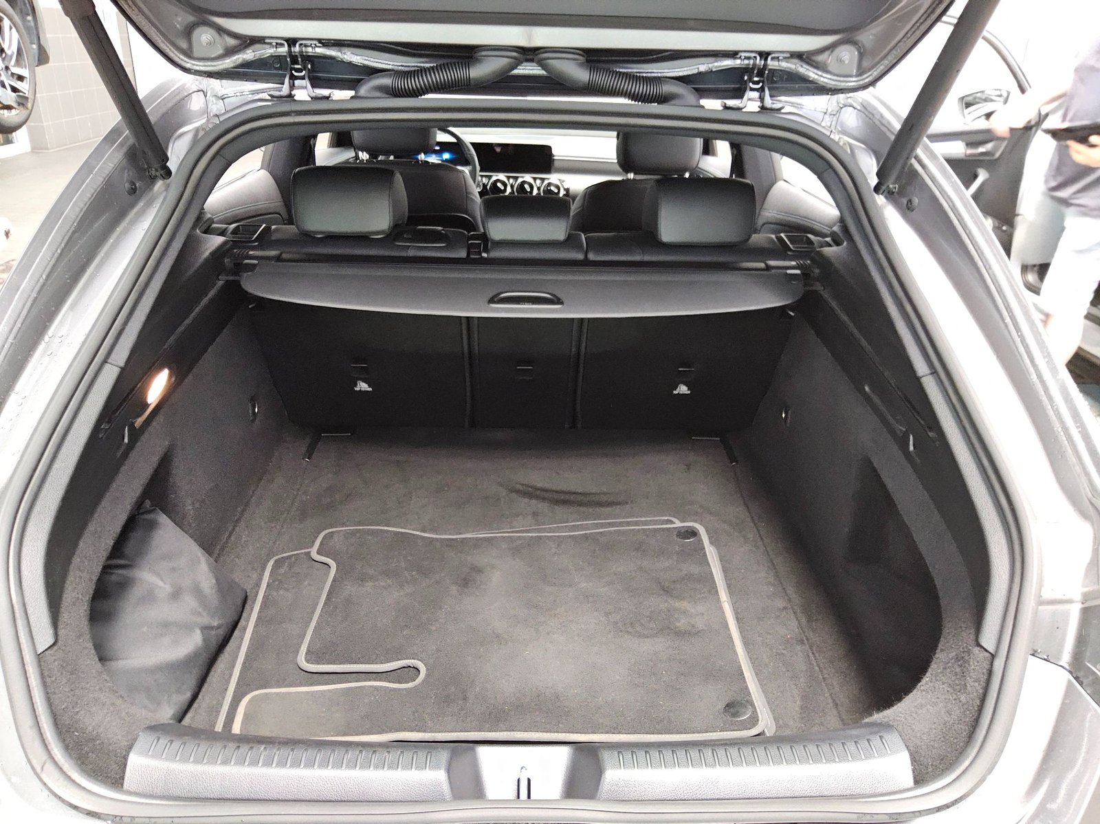 Mercedes-Benz CLA 200 SB Progressive Leder Navi LED AHK Shz 12