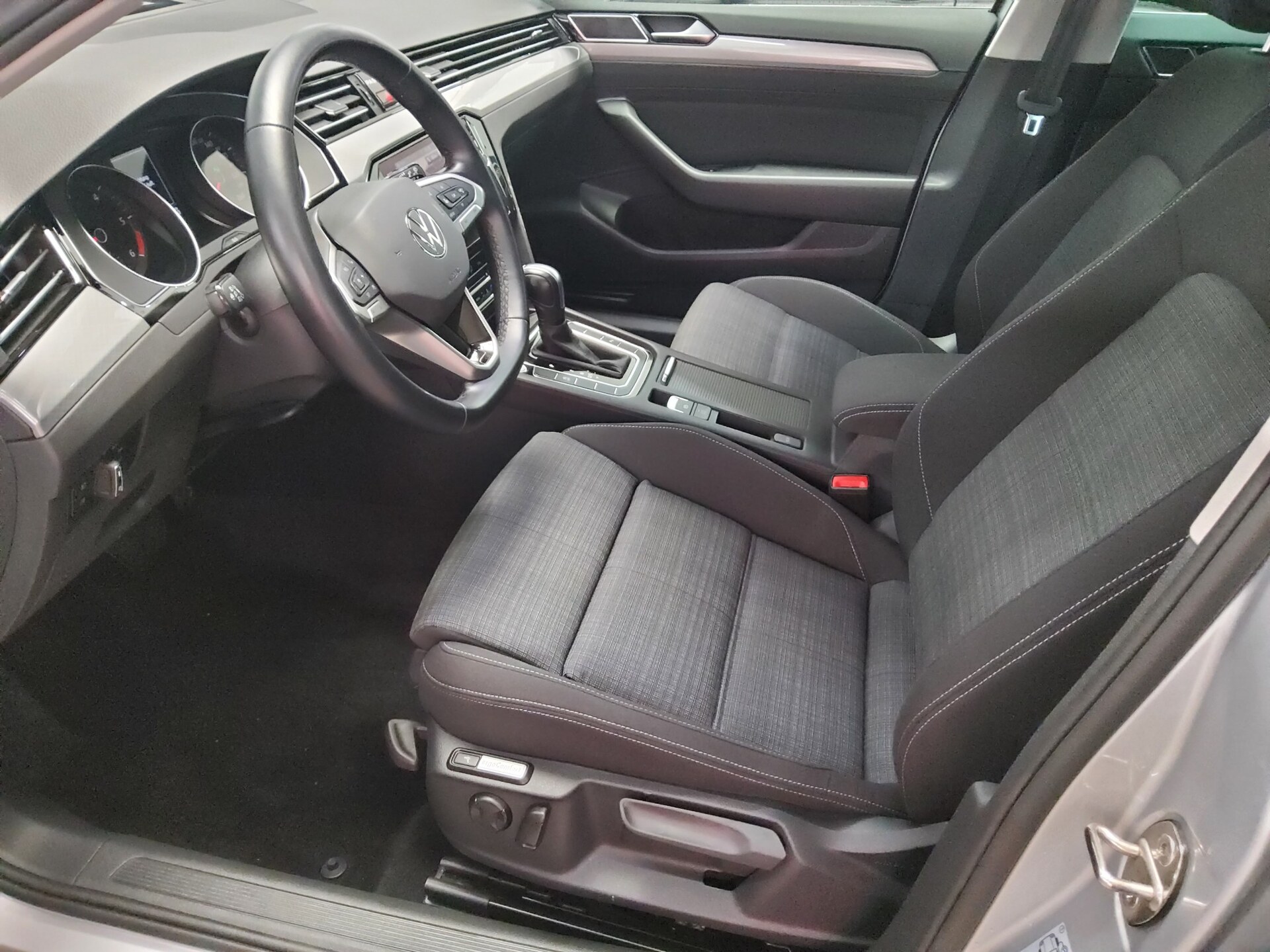 Volkswagen Passat Variant 2.0 TDI Business Navi LED RFK 8
