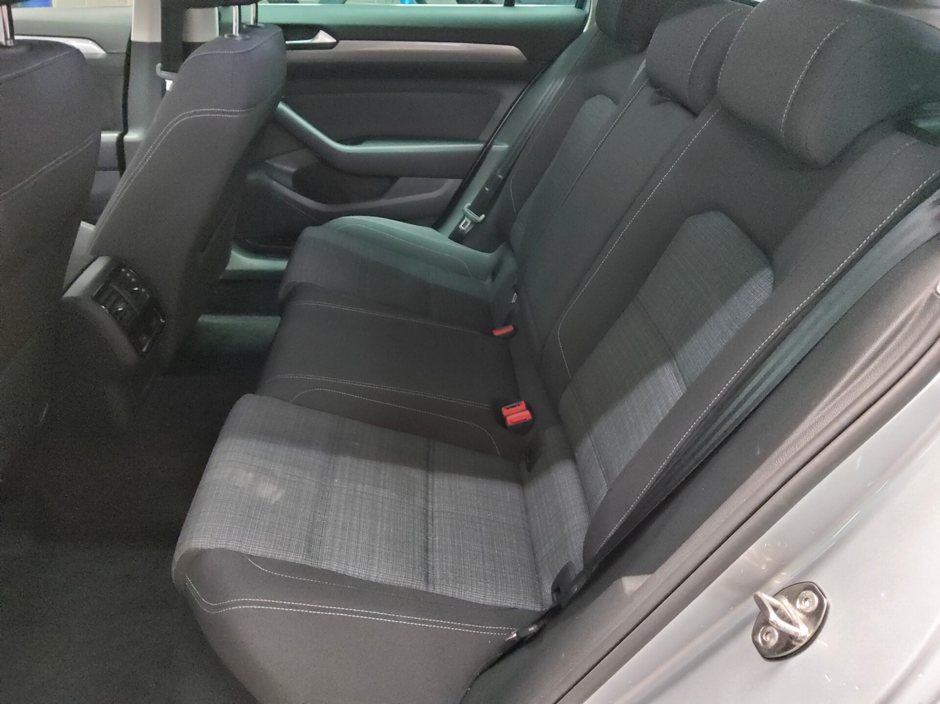 Volkswagen Passat Variant 2.0 TDI Business Navi LED RFK 13