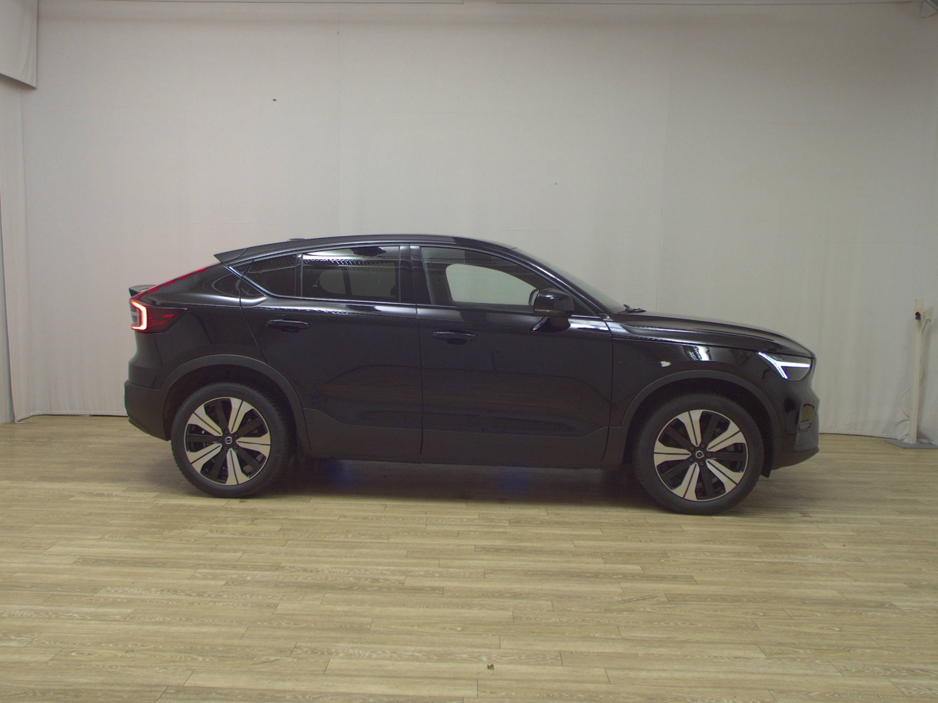 Volvo C40 Recharge Pure Navi LED Pano Kamera