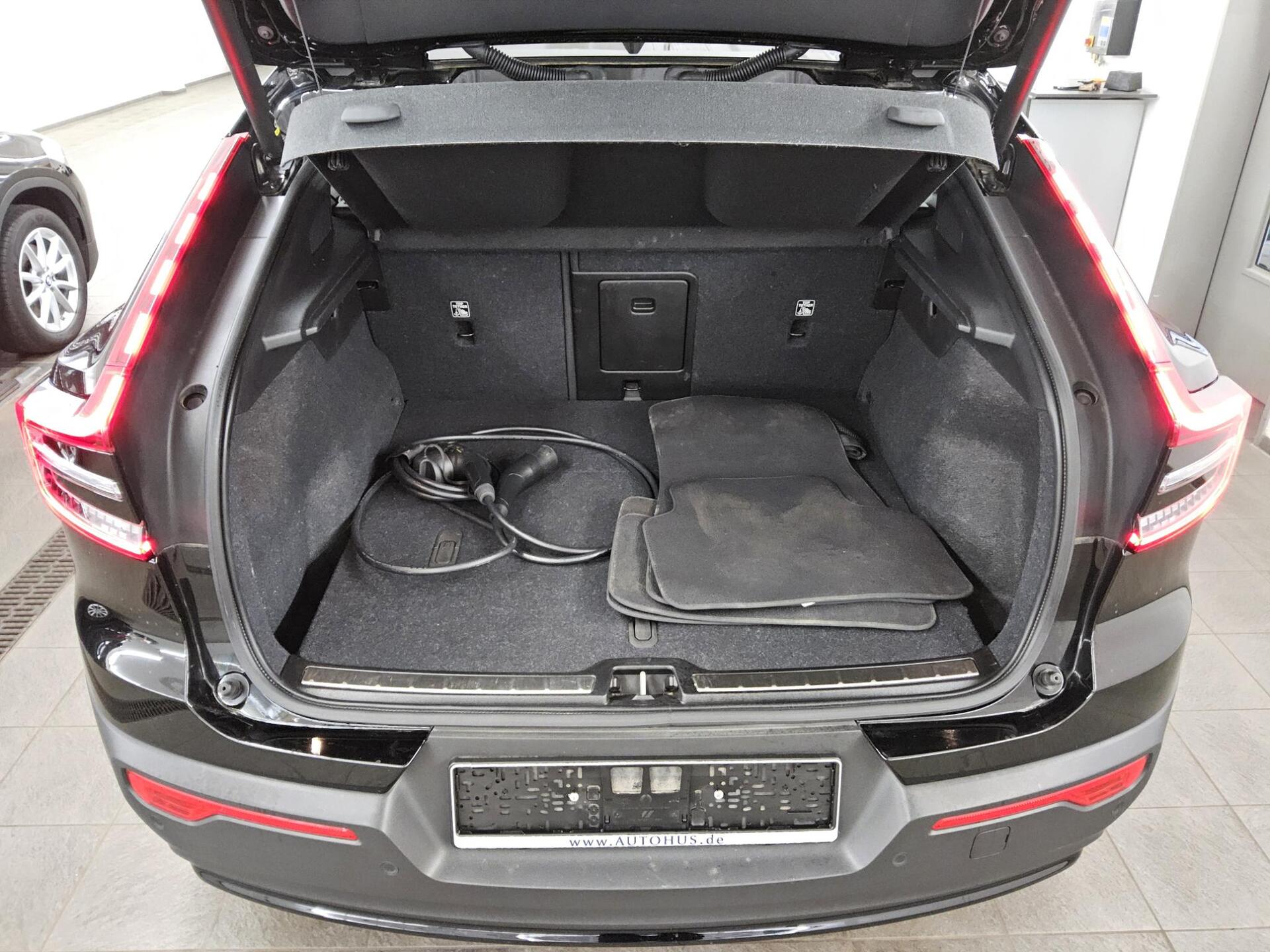 Volvo C40 Recharge Pure Navi LED Pano Kamera 12