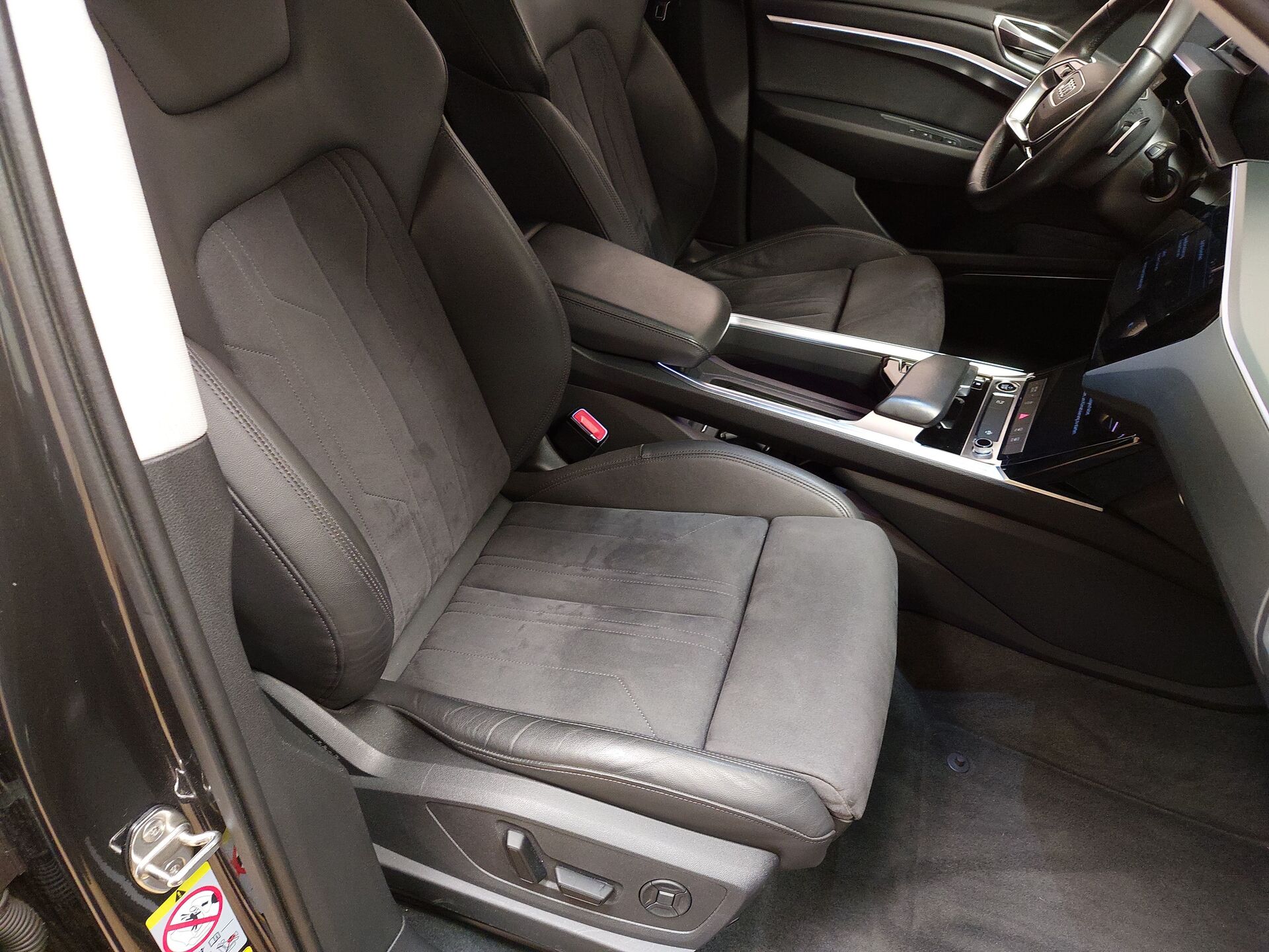 Audi e-tron 55 Qu. advanced Navi LED 11