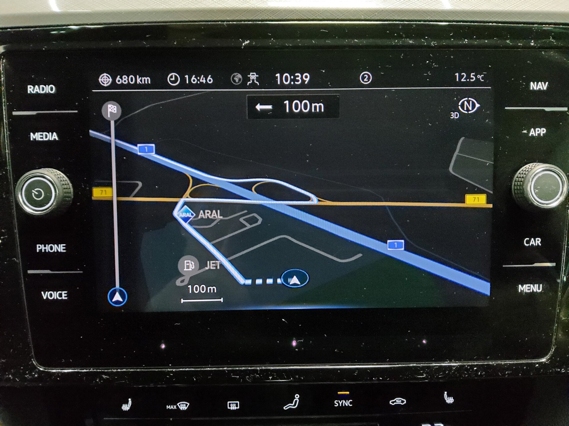 Volkswagen Passat Var. 2.0 TDI Business Navi Matrix RFK AHK 7