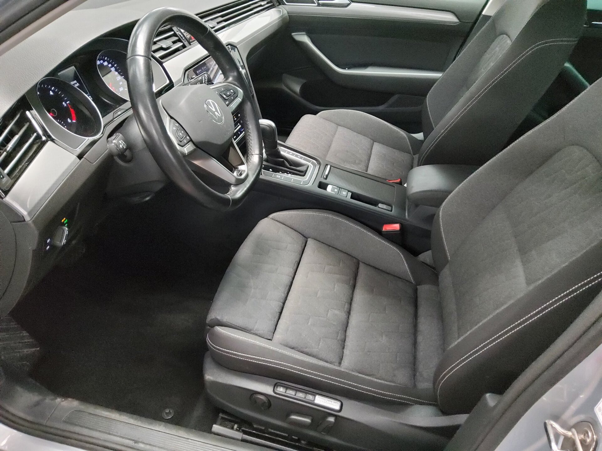 Volkswagen Passat Var. 2.0 TDI Business Navi Matrix RFK AHK 8
