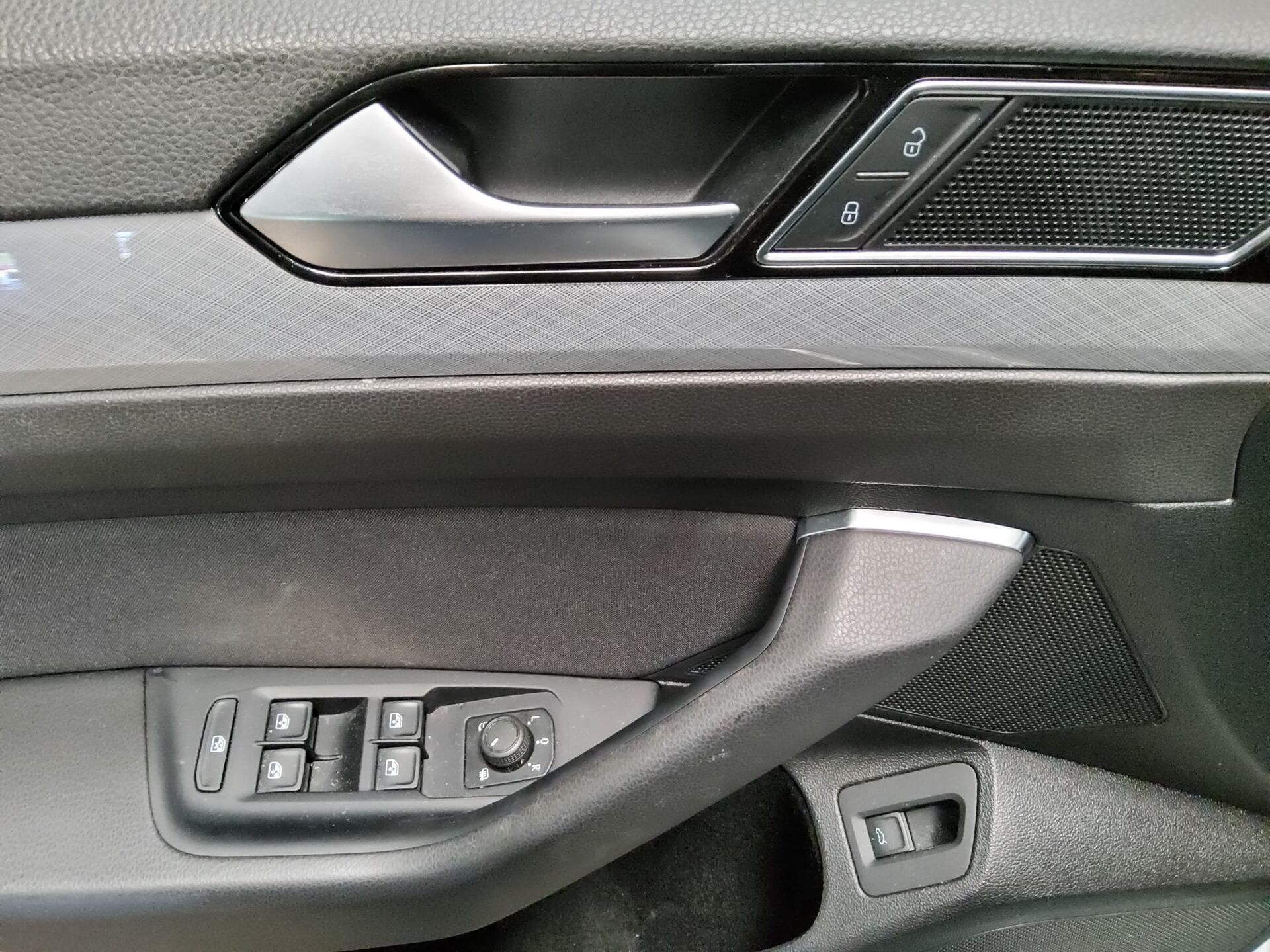 Volkswagen Passat Var. 2.0 TDI Business Navi Matrix RFK AHK 9