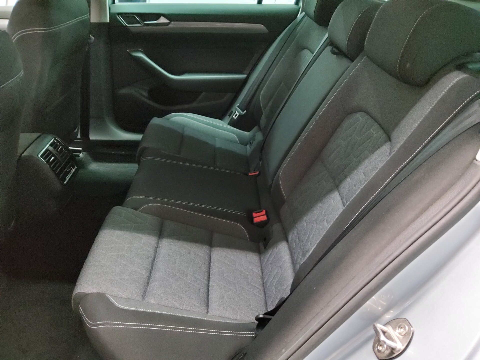 Volkswagen Passat Var. 2.0 TDI Business Navi Matrix RFK AHK 13