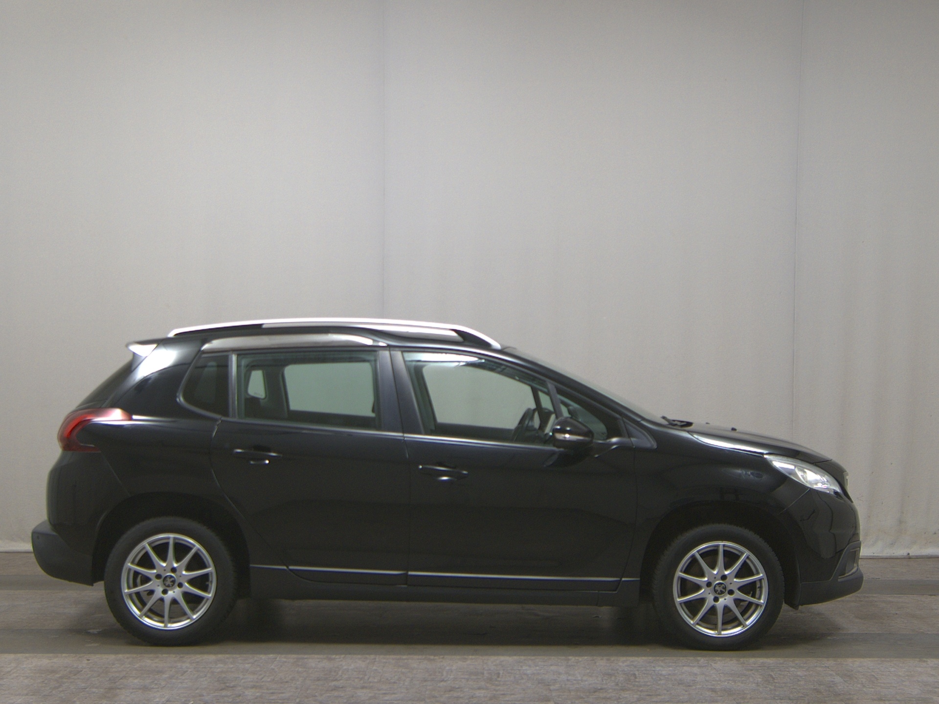 Peugeot 2008 1.2 PureTech Navi Pano AHK PDC Shz