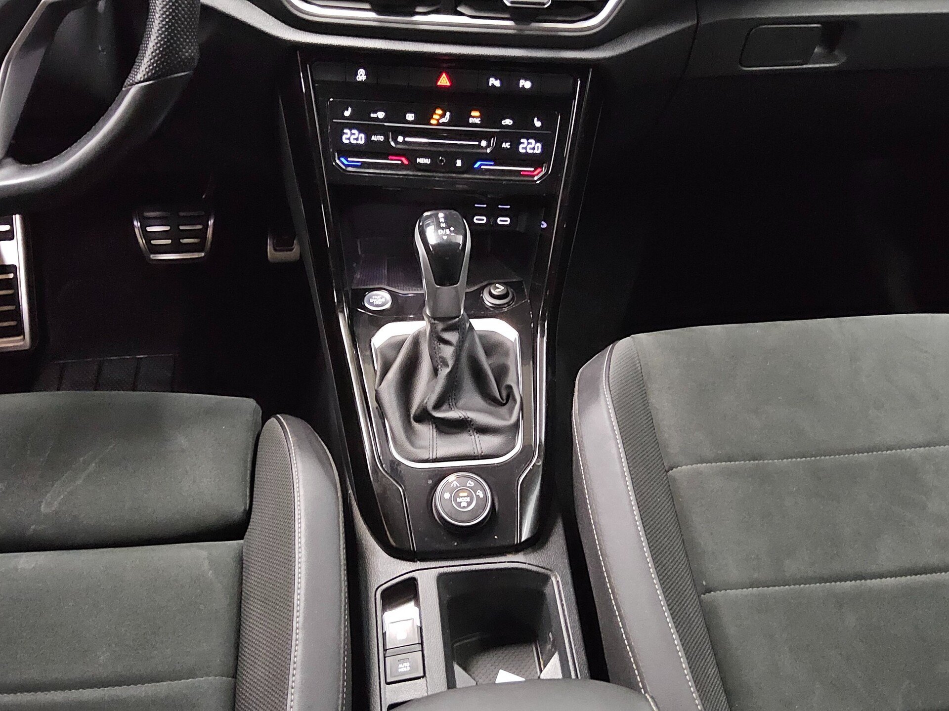 Volkswagen T-Roc 2.0 TSI 4M R-Line Navi Matrix ACC RfK AHK 6
