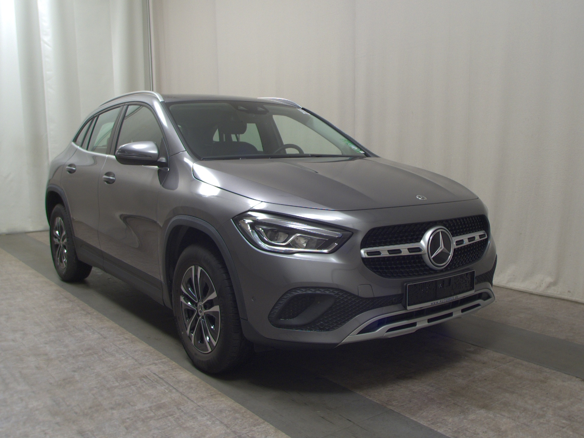 Mercedes-Benz GLA 180 d Style T-Leder Navi LED RFK PDC 3