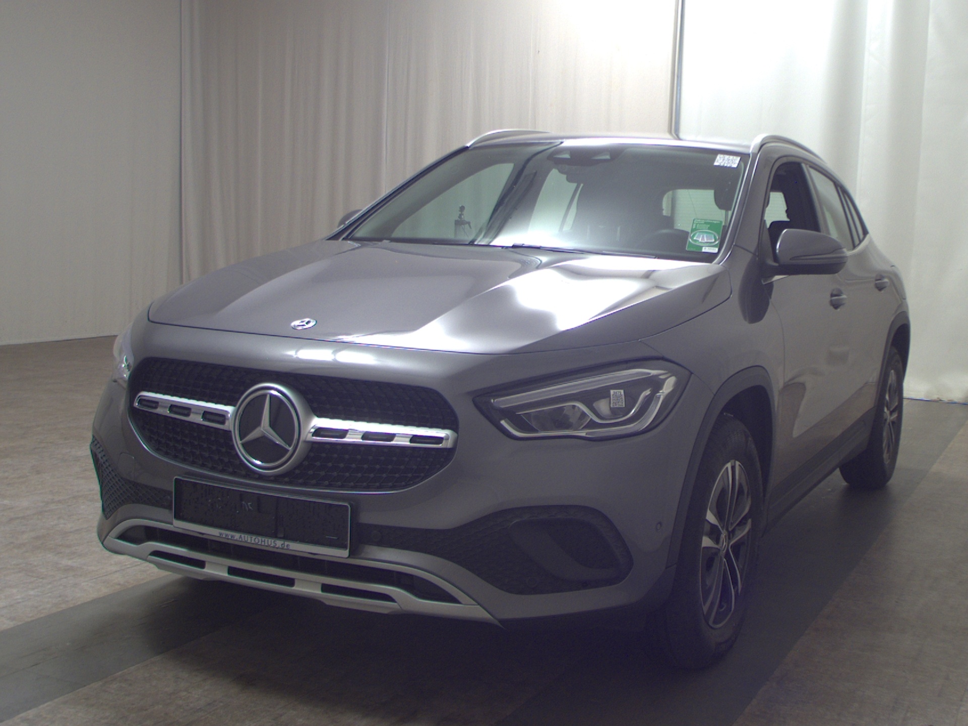Mercedes-Benz GLA 180 d Style T-Leder Navi LED RFK PDC 2