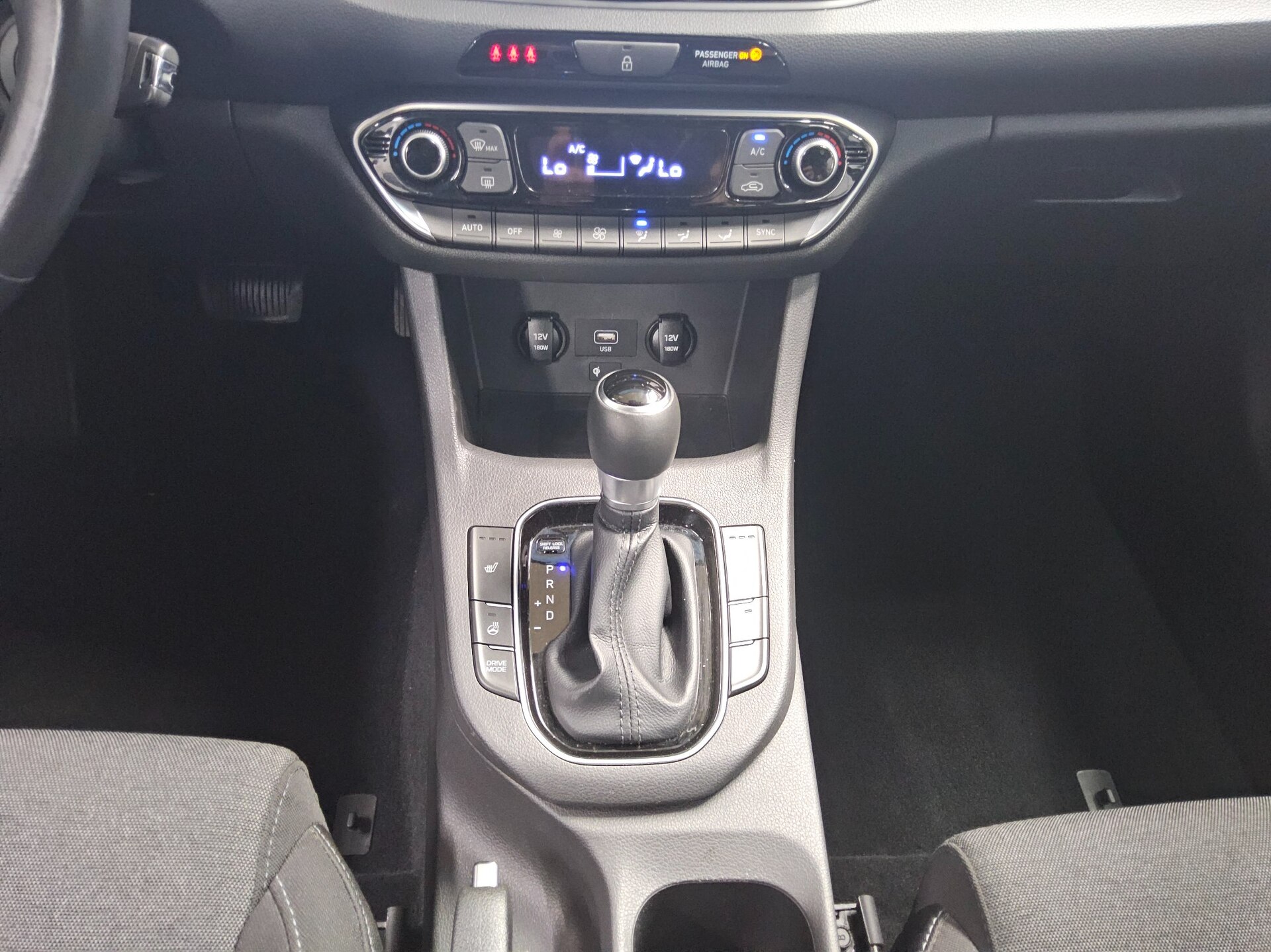 Hyundai i30 1.6 CRDI Trend Navi LED RfK PDC Shz Tempomat 6