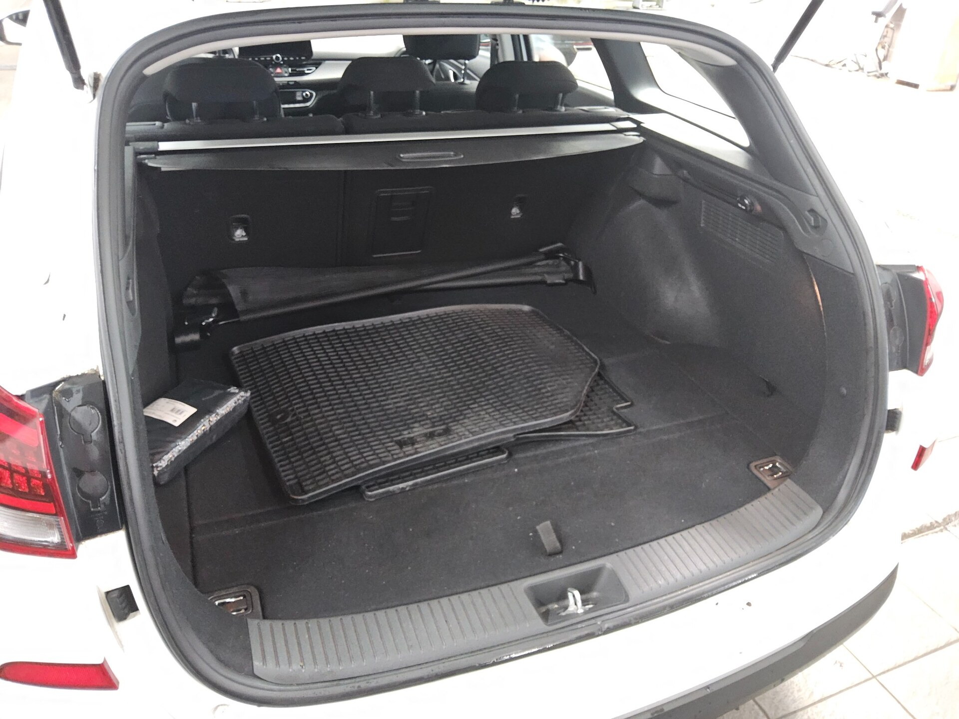 Hyundai i30 1.6 CRDI Trend Navi LED RfK PDC Shz Tempomat 11