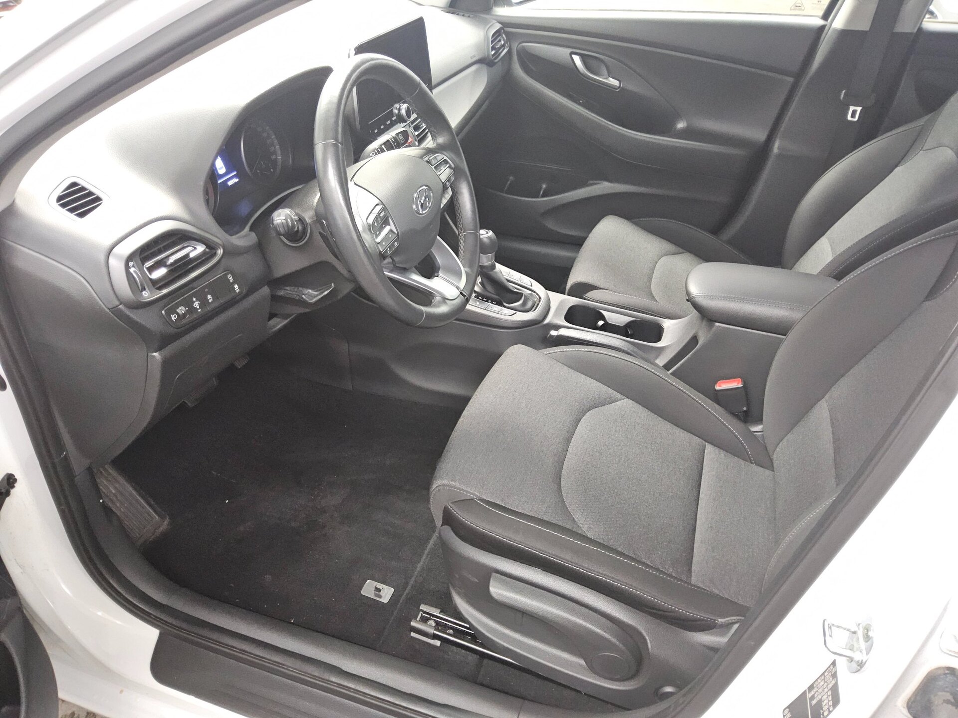 Hyundai i30 1.6 CRDI Trend Navi LED RfK PDC Shz Tempomat 8