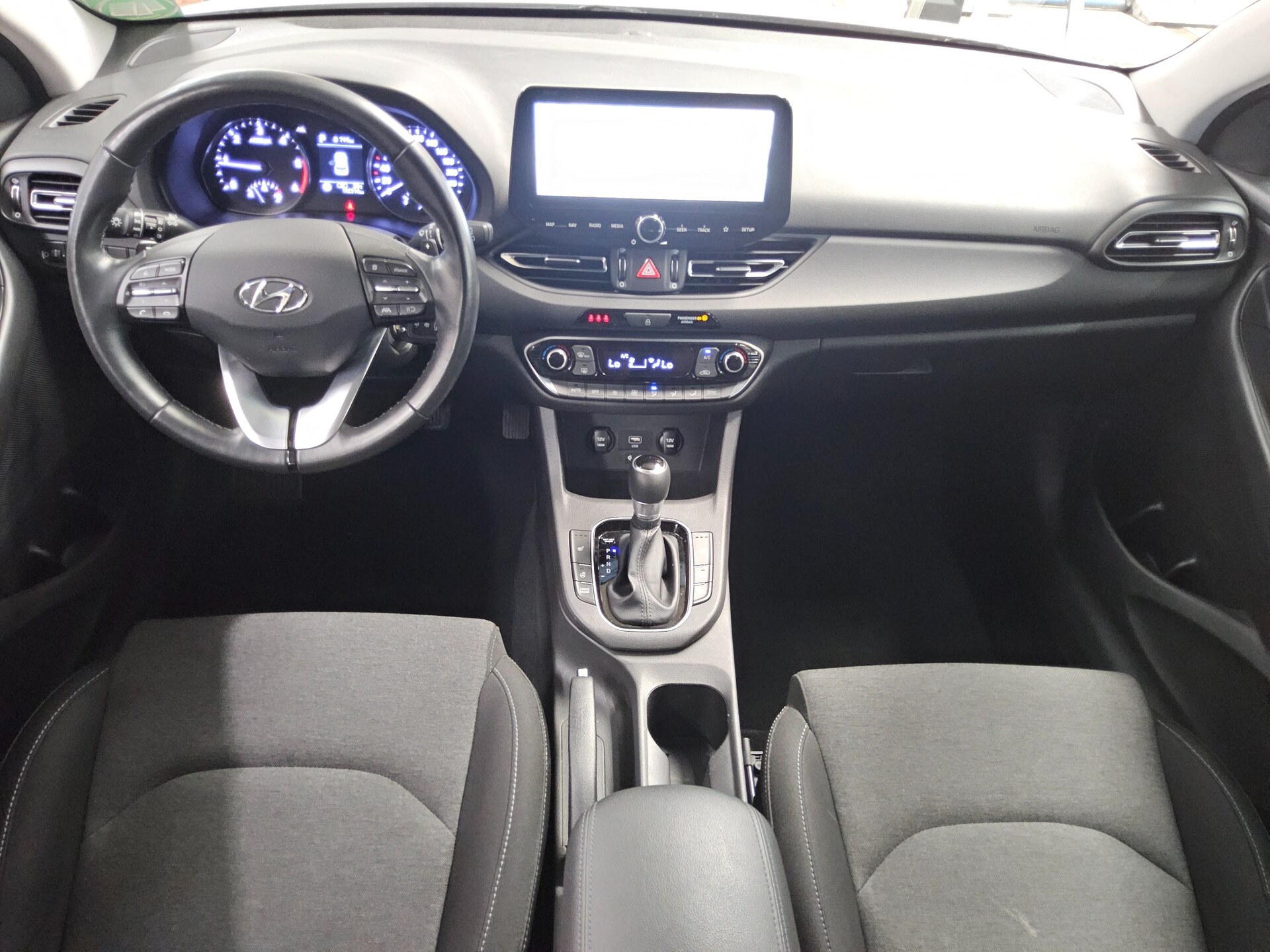 Hyundai i30 1.6 CRDI Trend Navi LED RfK PDC Shz Tempomat 5