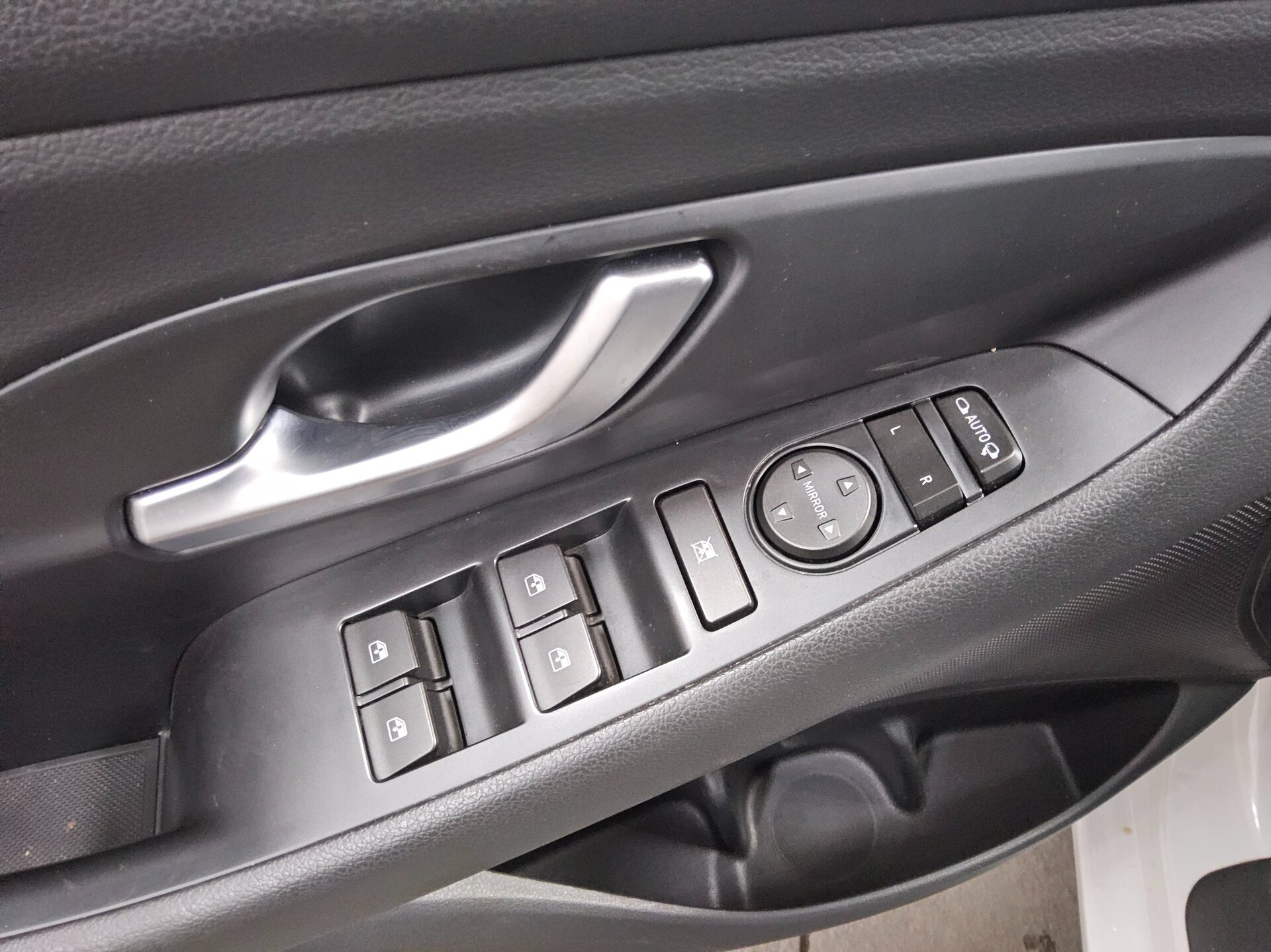Hyundai i30 1.6 CRDI Trend Navi LED RfK PDC Shz Tempomat 9