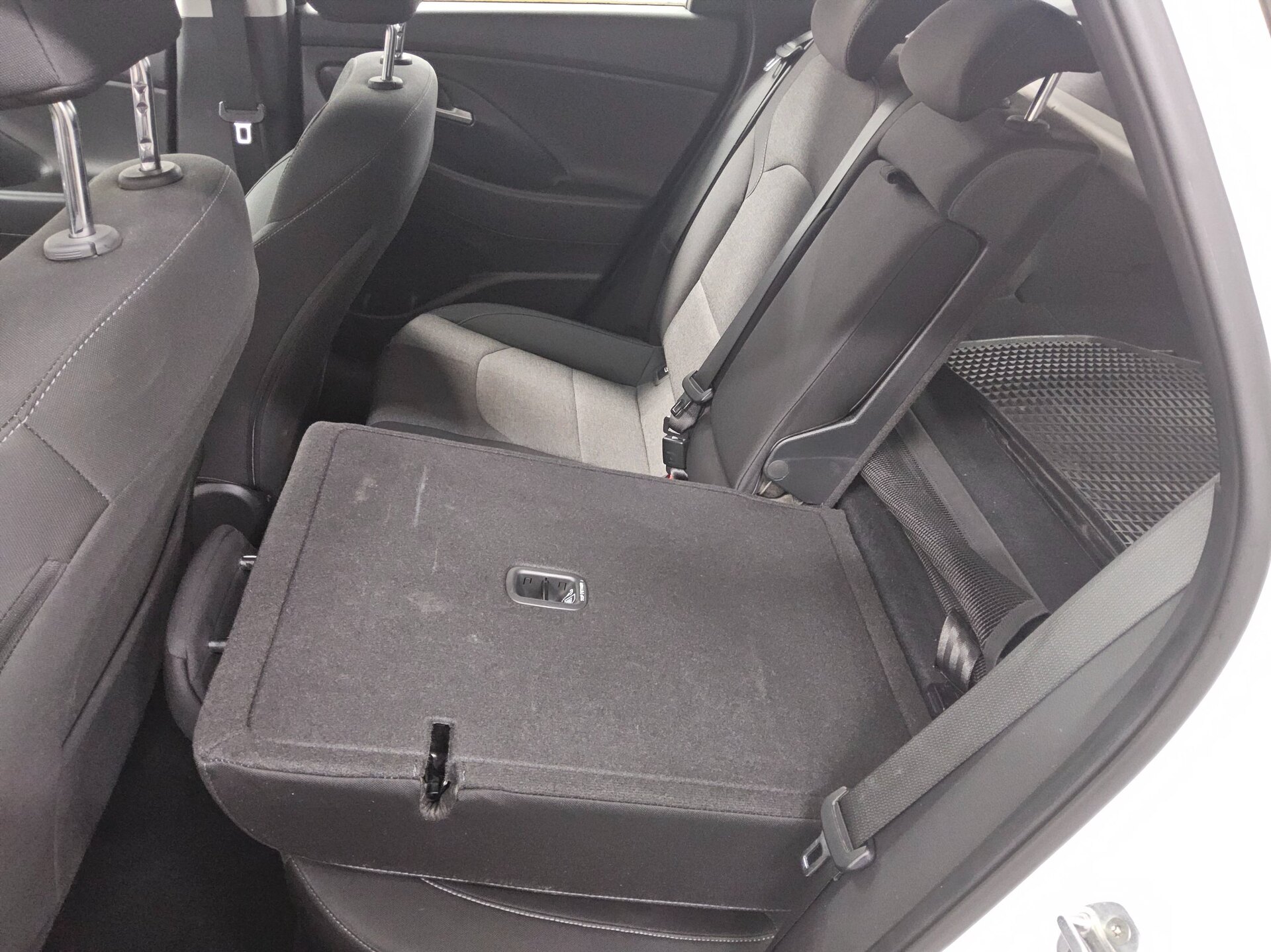 Hyundai i30 1.6 CRDI Trend Navi LED RfK PDC Shz Tempomat 13