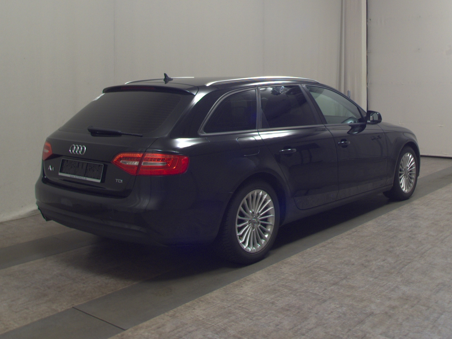 Audi A4 Avant 2.0 TDI Ambition Navi Xenon HU 04/28 4