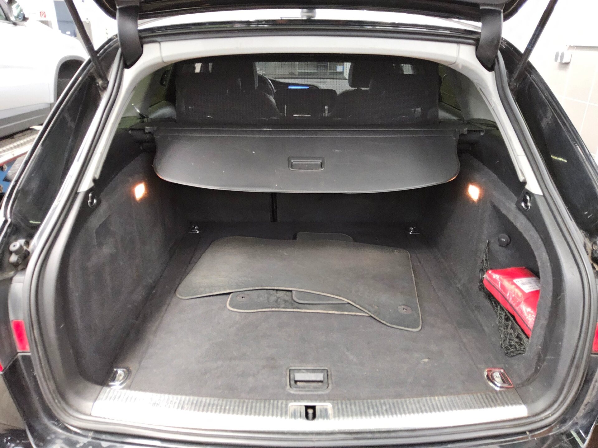 Audi A4 Avant 2.0 TDI Ambition Navi Xenon HU 04/28 11