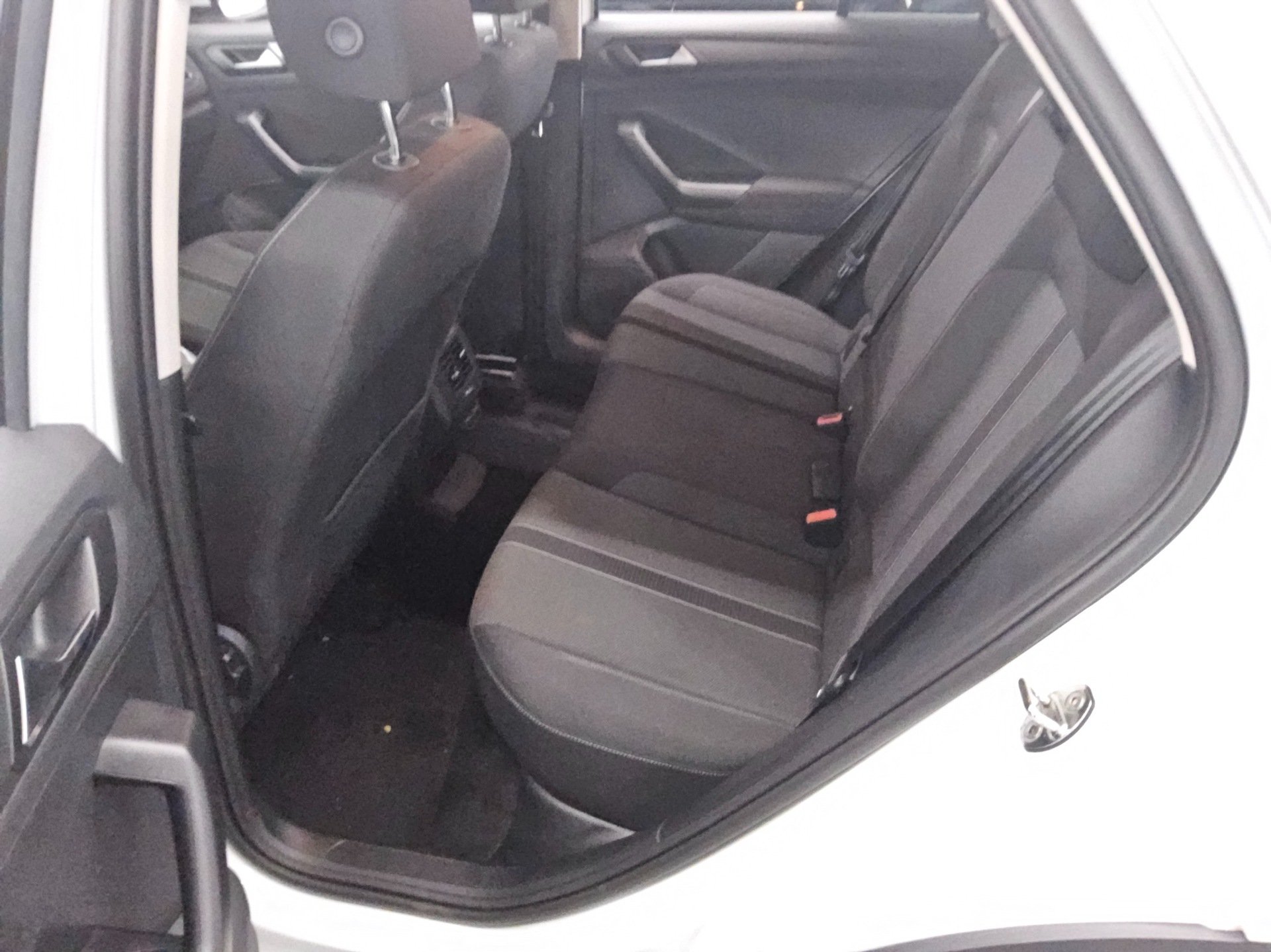 Volkswagen T-Roc 1.0 TSI Life PDC LED AID SHZ DAB+ 13