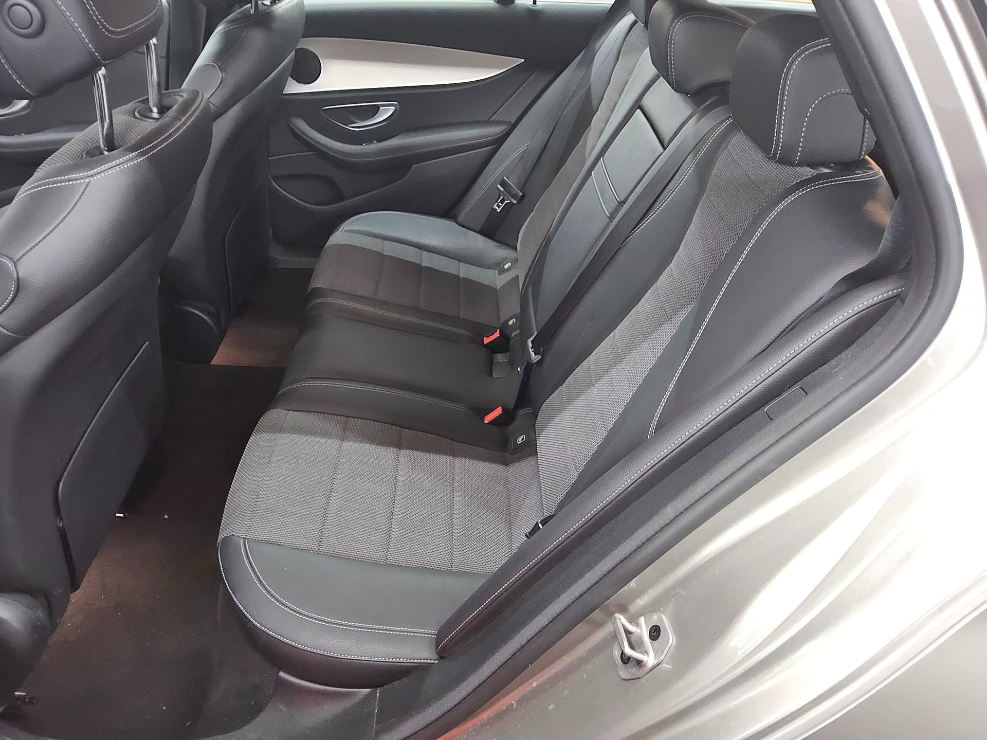 Mercedes-Benz E 300 T e Avantgarde T-Leder Navi LED RfK Dsitr+ 13