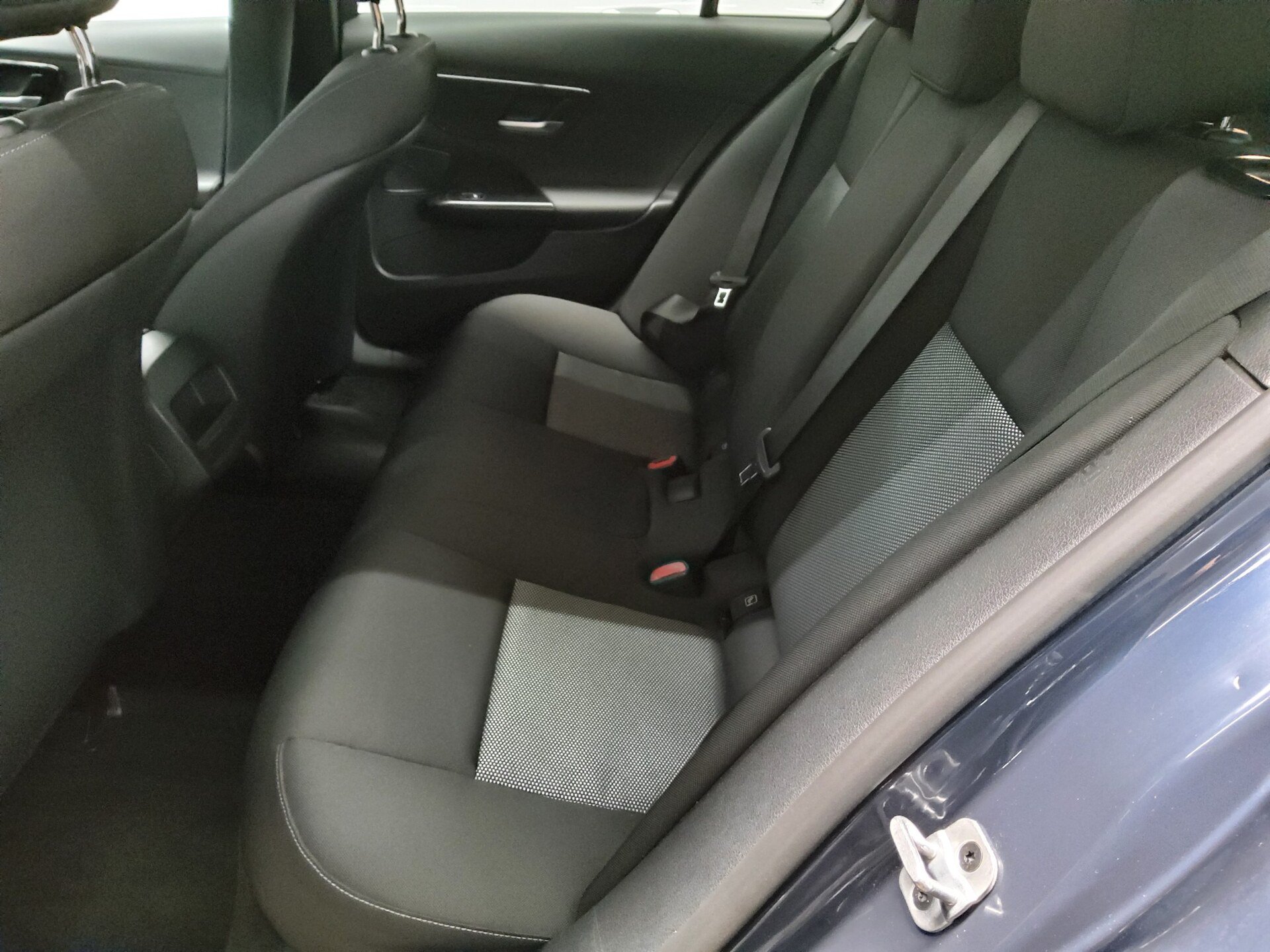 Mercedes-Benz C 220 T d Avantgarde Navi LED Shz el:Heck AHK PDC 13