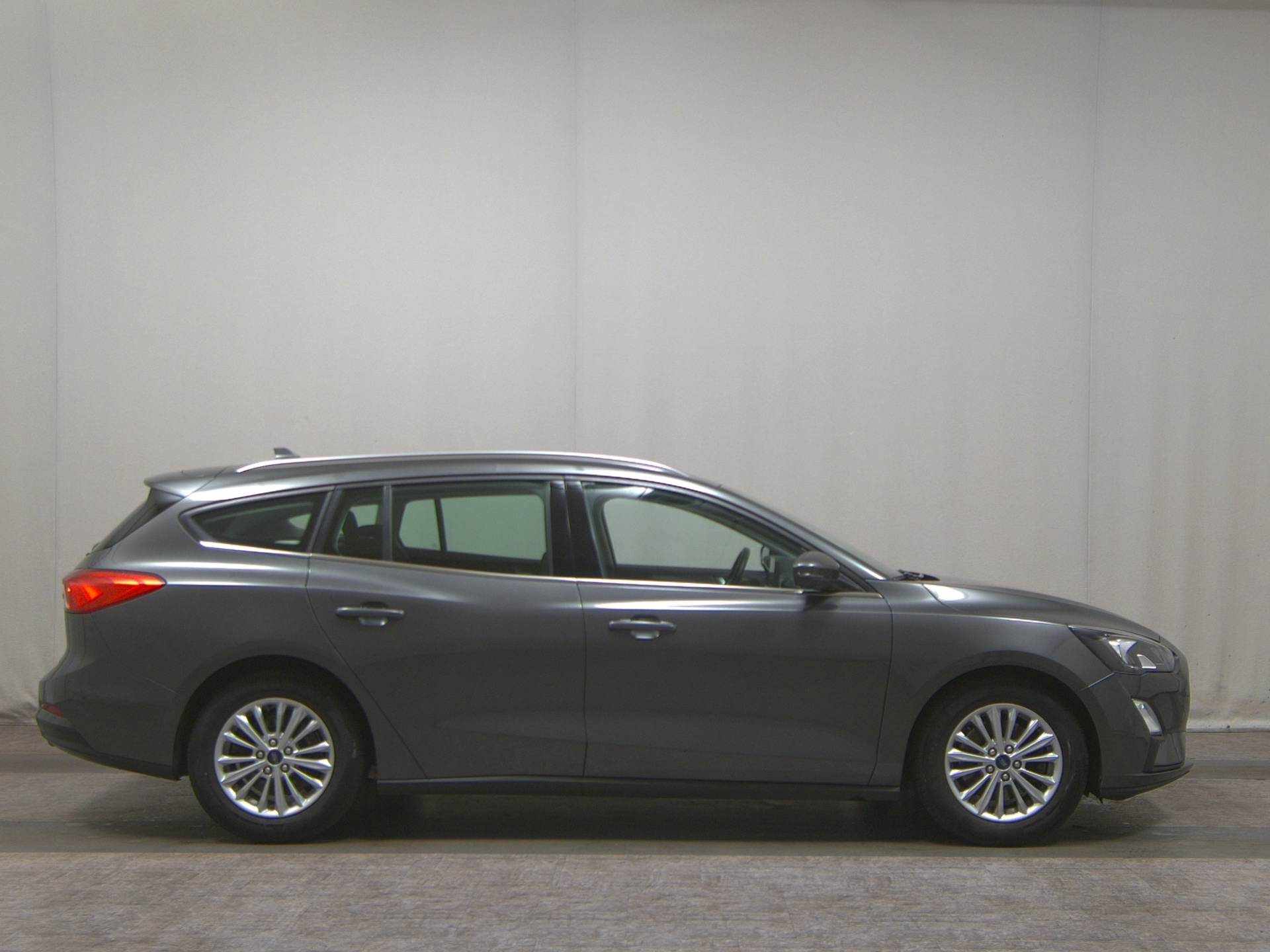 Ford Focus Turnier 1.5 EB Titanium NAVI KLIMAAUT SHZ PDC BT