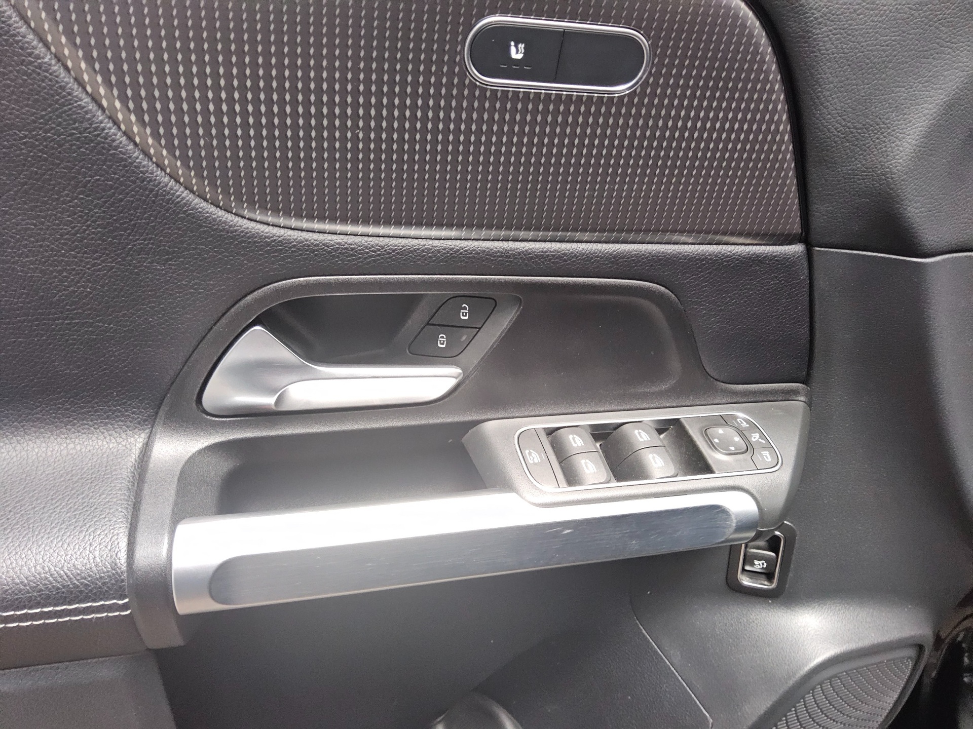 Mercedes-Benz GLB 220 d 4M Progressive Nav LED RfK AHK Distr.+ 10