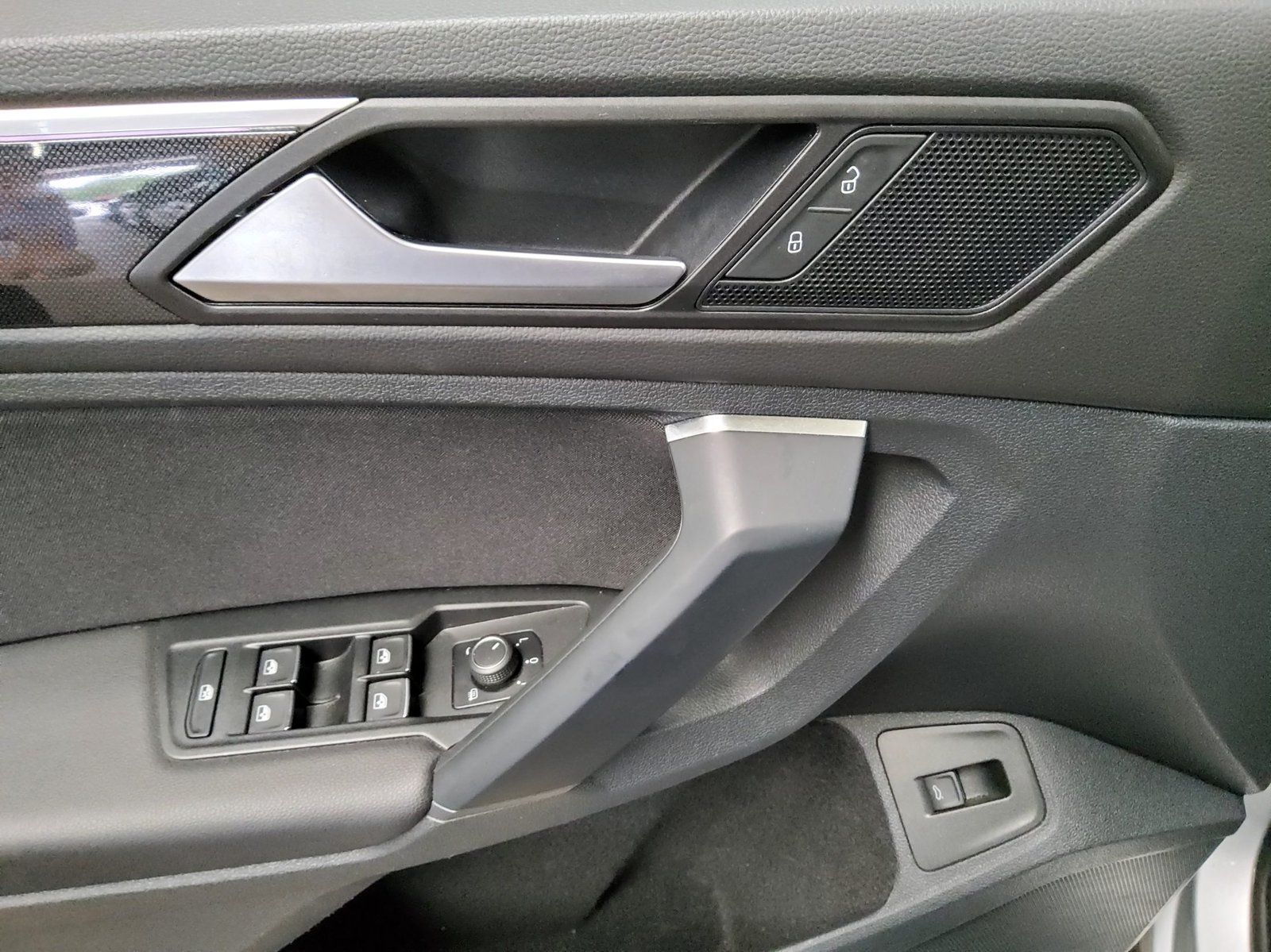 Volkswagen Tiguan 2.0 TDI Life Navi Matrix DC PDC 10