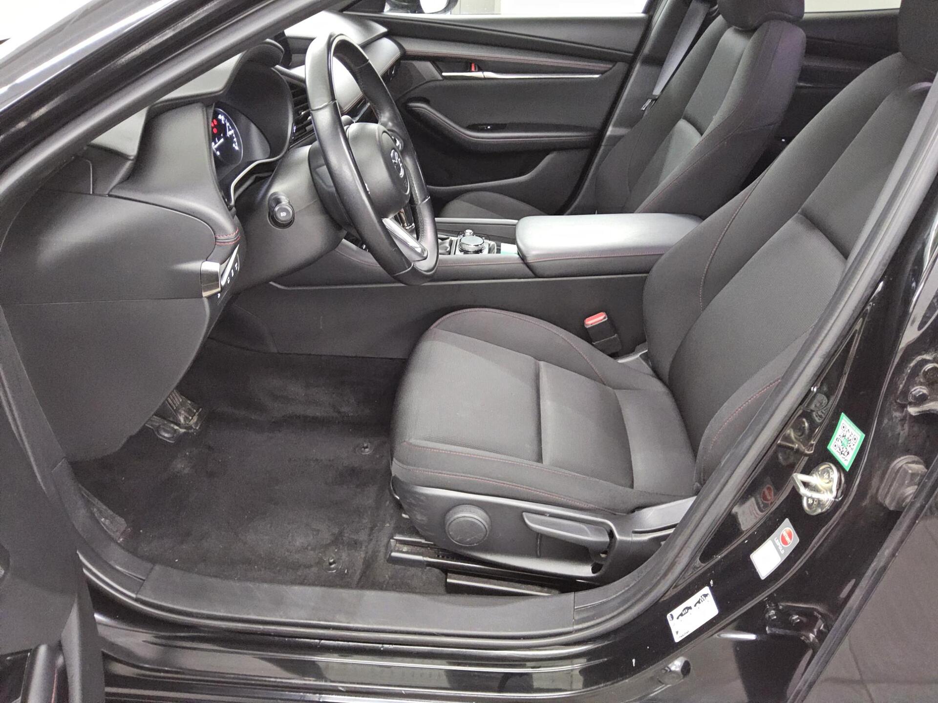 Mazda 3 2.0 SKYACTIV-G Homura Navi LED RfK HuD PDC Shz 8
