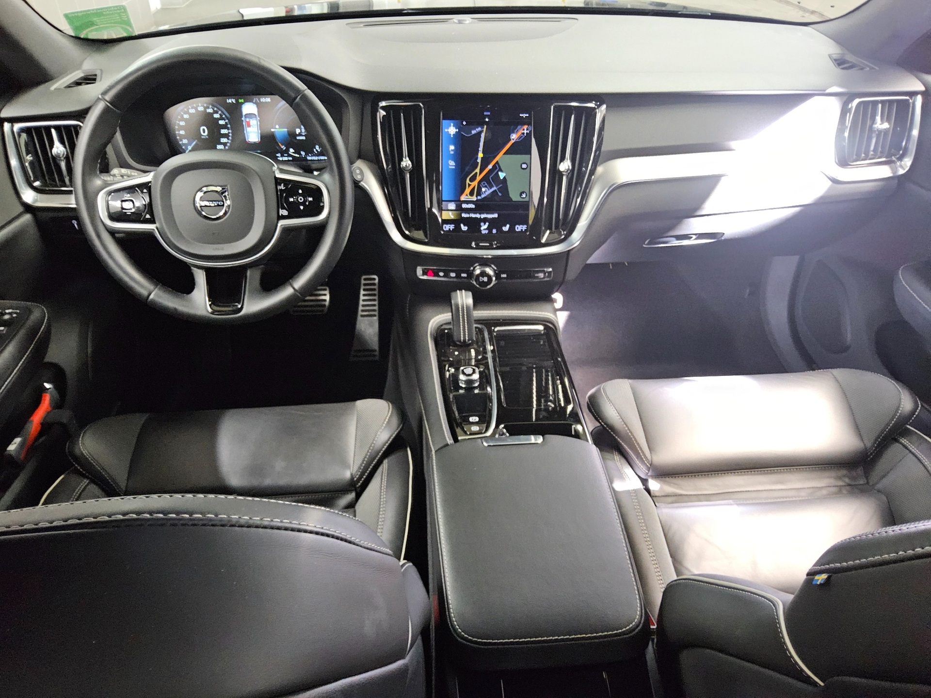 Volvo V60 T6 AWD R-Design T-Leder Navi LED AHK RfK ACC 5