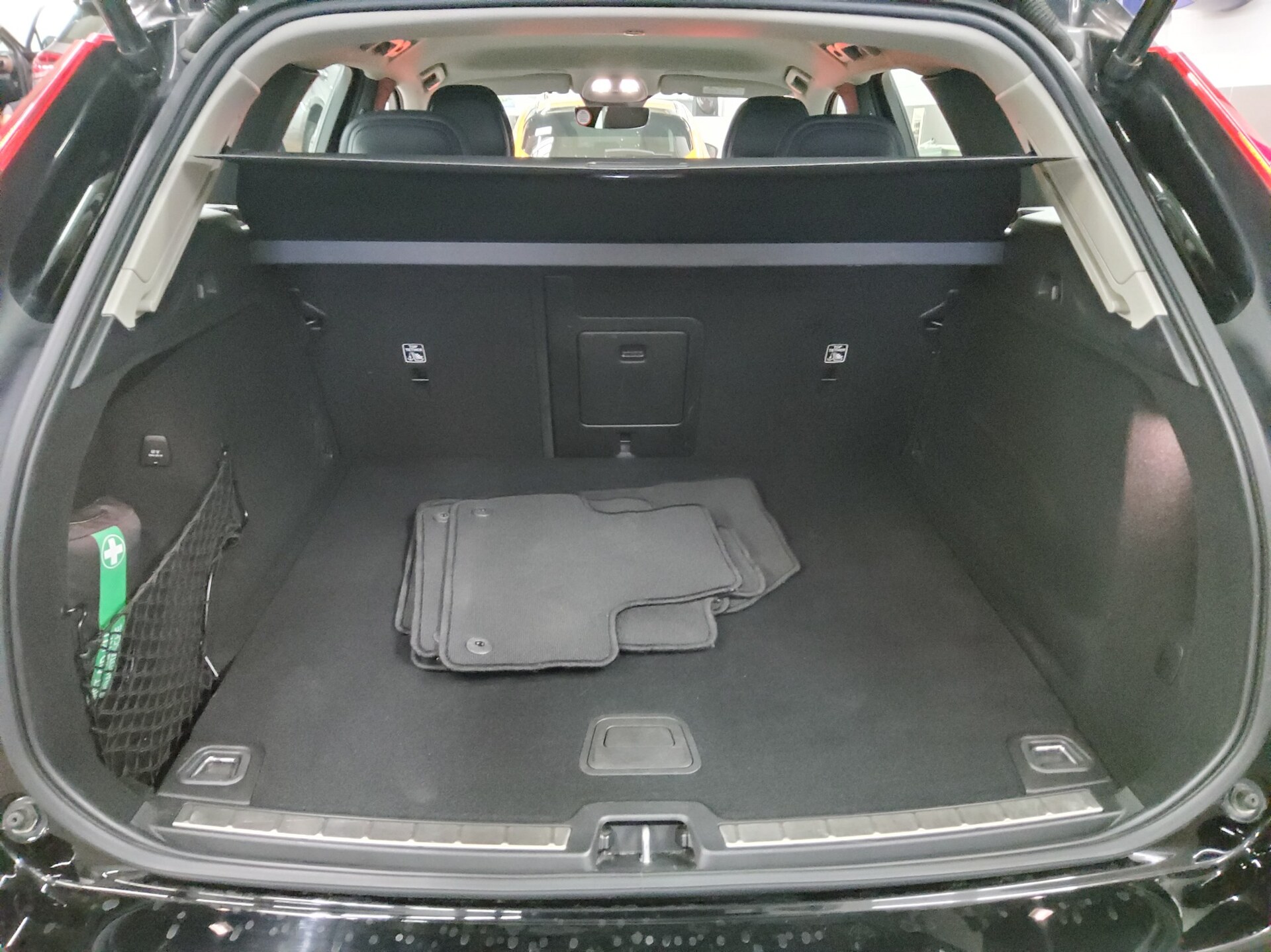 Volvo XC60 B4 D AWD Core Navi LED RfK PDC Shz 12