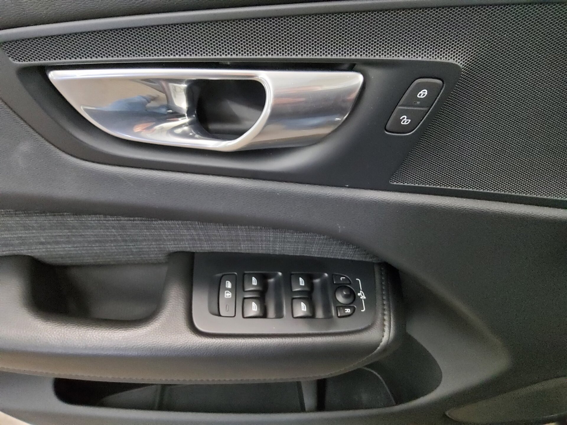 Volvo XC60 B4 D AWD Core Navi LED RfK PDC Shz 10