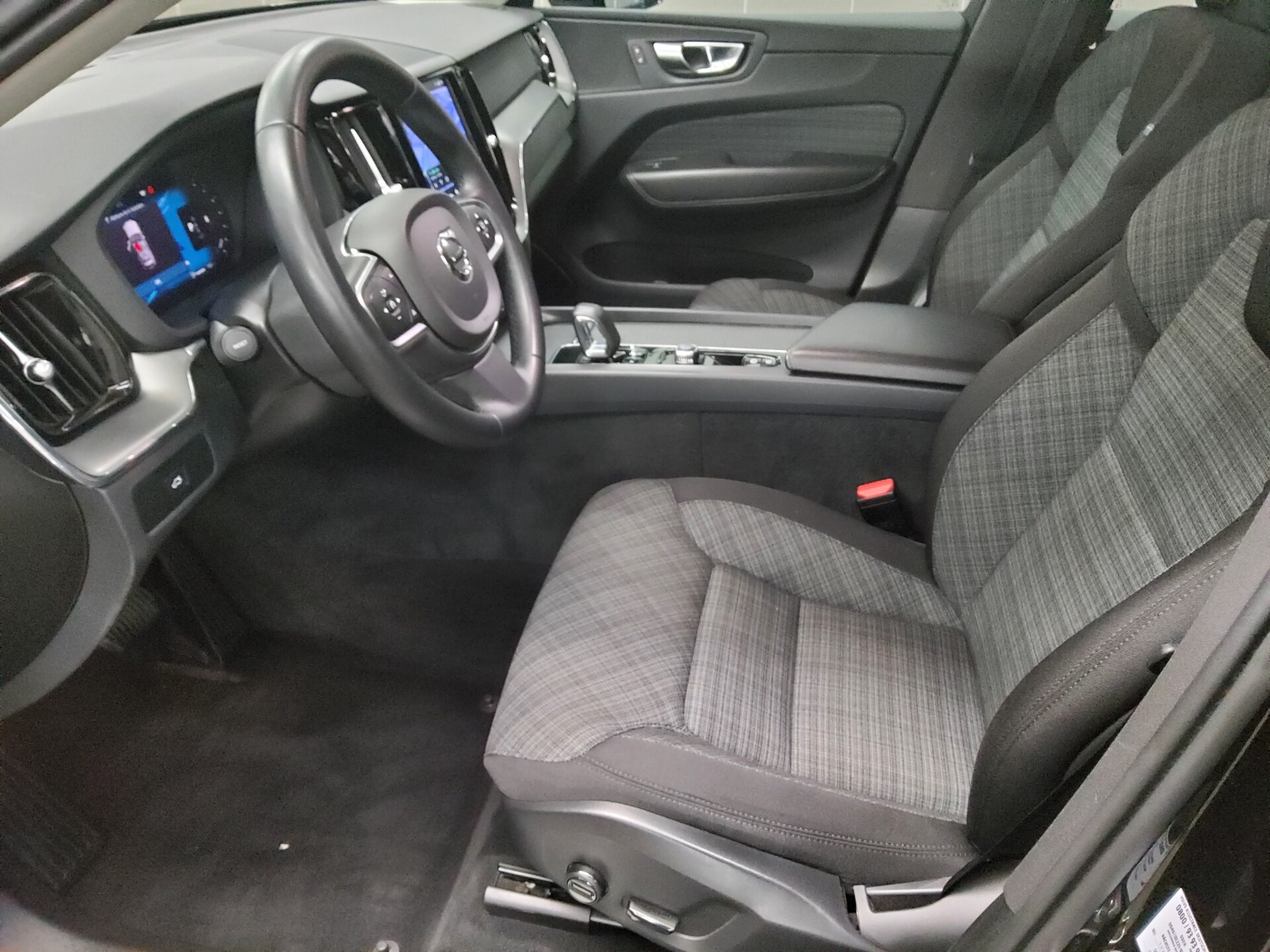 Volvo XC60 B4 D AWD Core Navi LED RfK PDC Shz 9