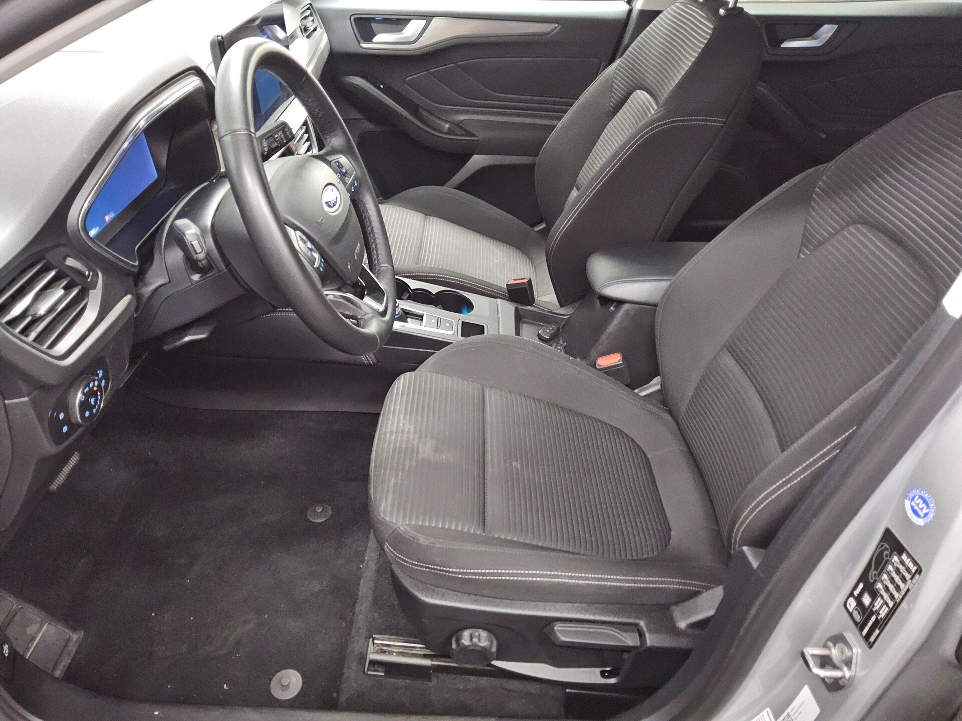 Ford Focus Turnier 1.5 EB Titanium X Navi LED RFK 9
