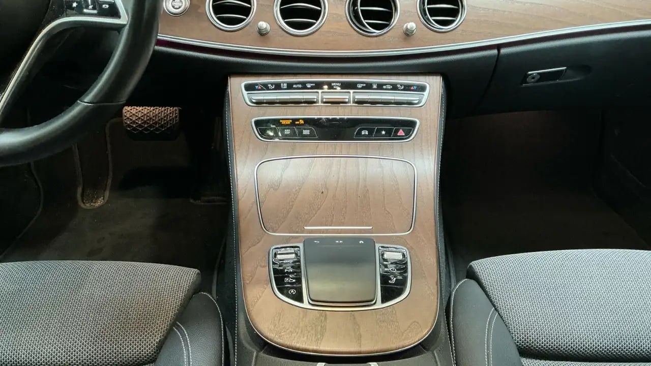 Mercedes-Benz E 400 d ALLRAD SDACH*STHZG*AHK*Kamera*LED*18 10