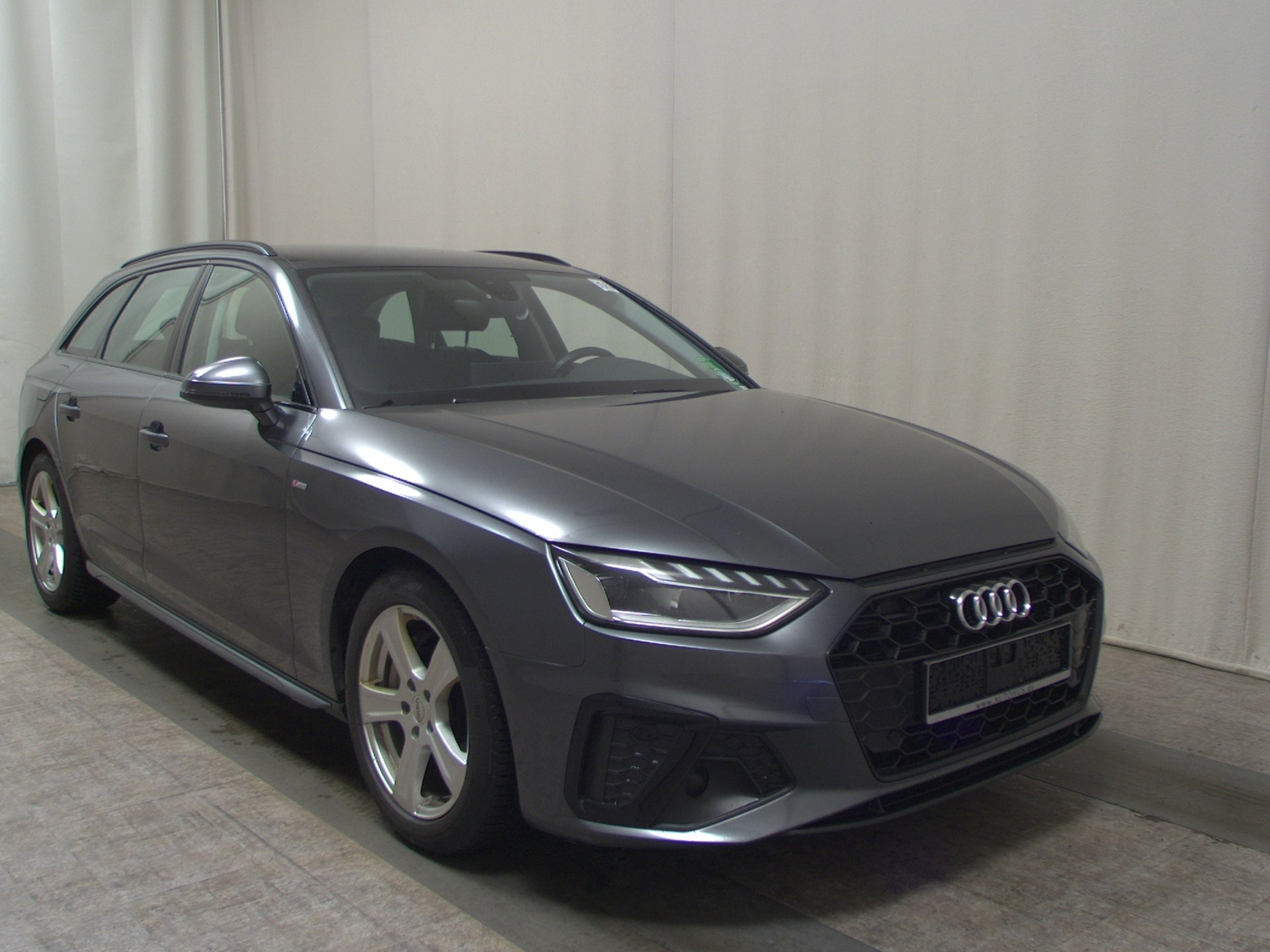 Audi A4 Avant 40 TDI S-Line 3