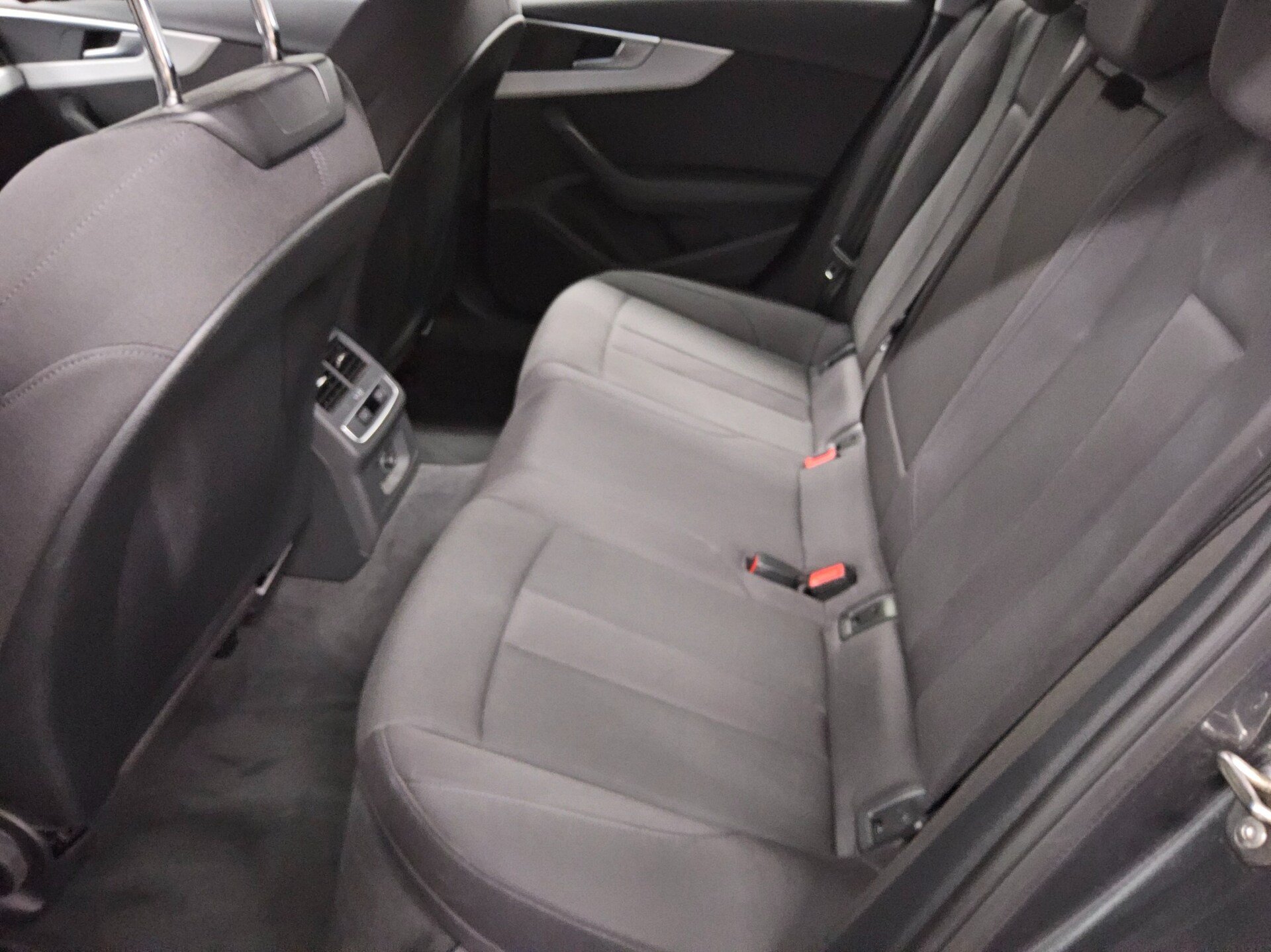 Audi A4 Avant 40 TDI S-Line 13