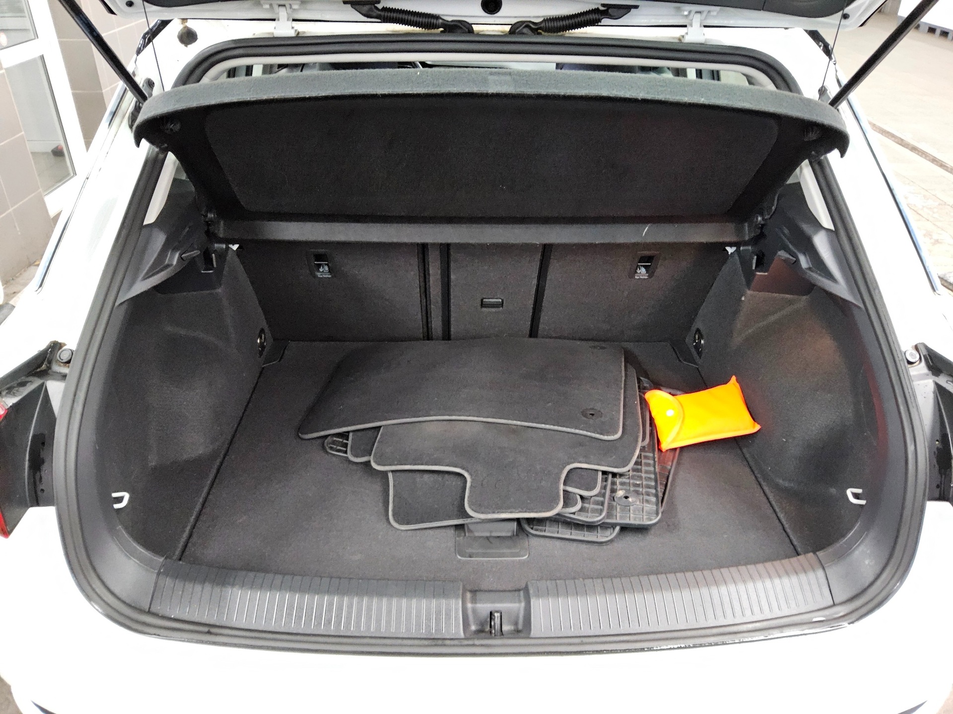 Volkswagen T-Roc 1.0 TSI Style Navi AID ACC PDC Shz MFL 12