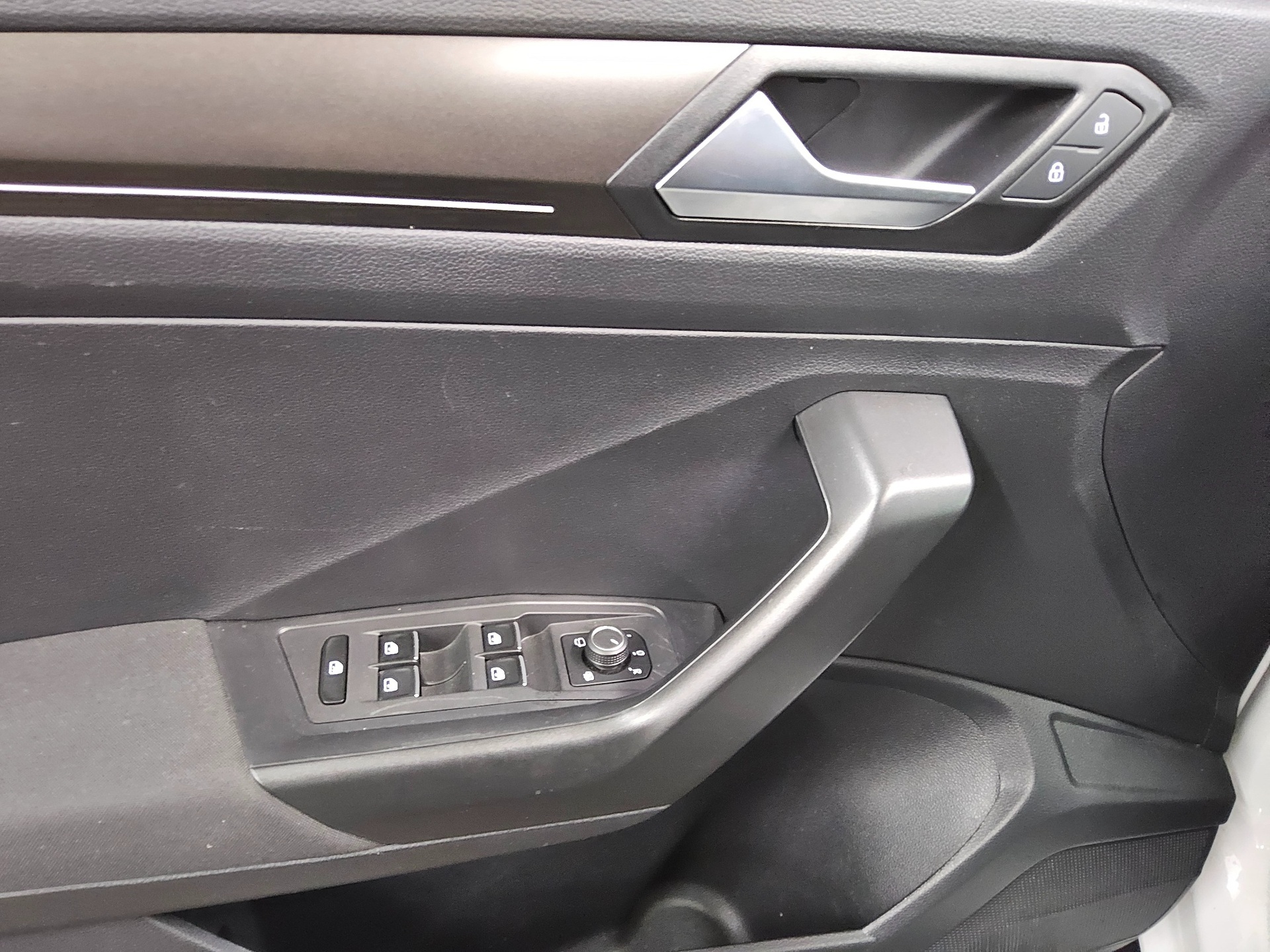 Volkswagen T-Roc 1.0 TSI Style Navi AID ACC PDC Shz MFL 10