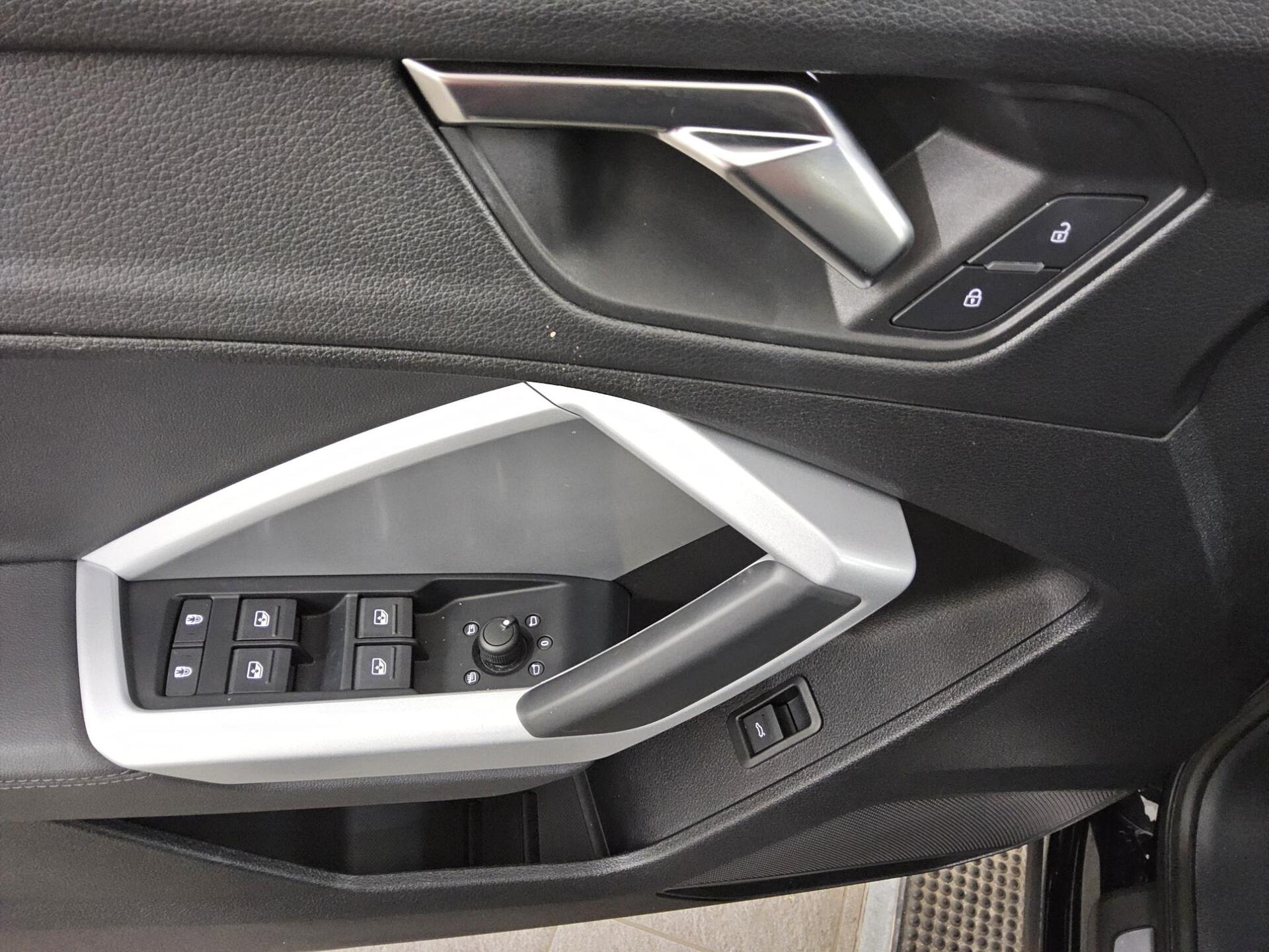 Audi Q3 35 TDI advanced Leder Navi LED vc ACC Sound 10