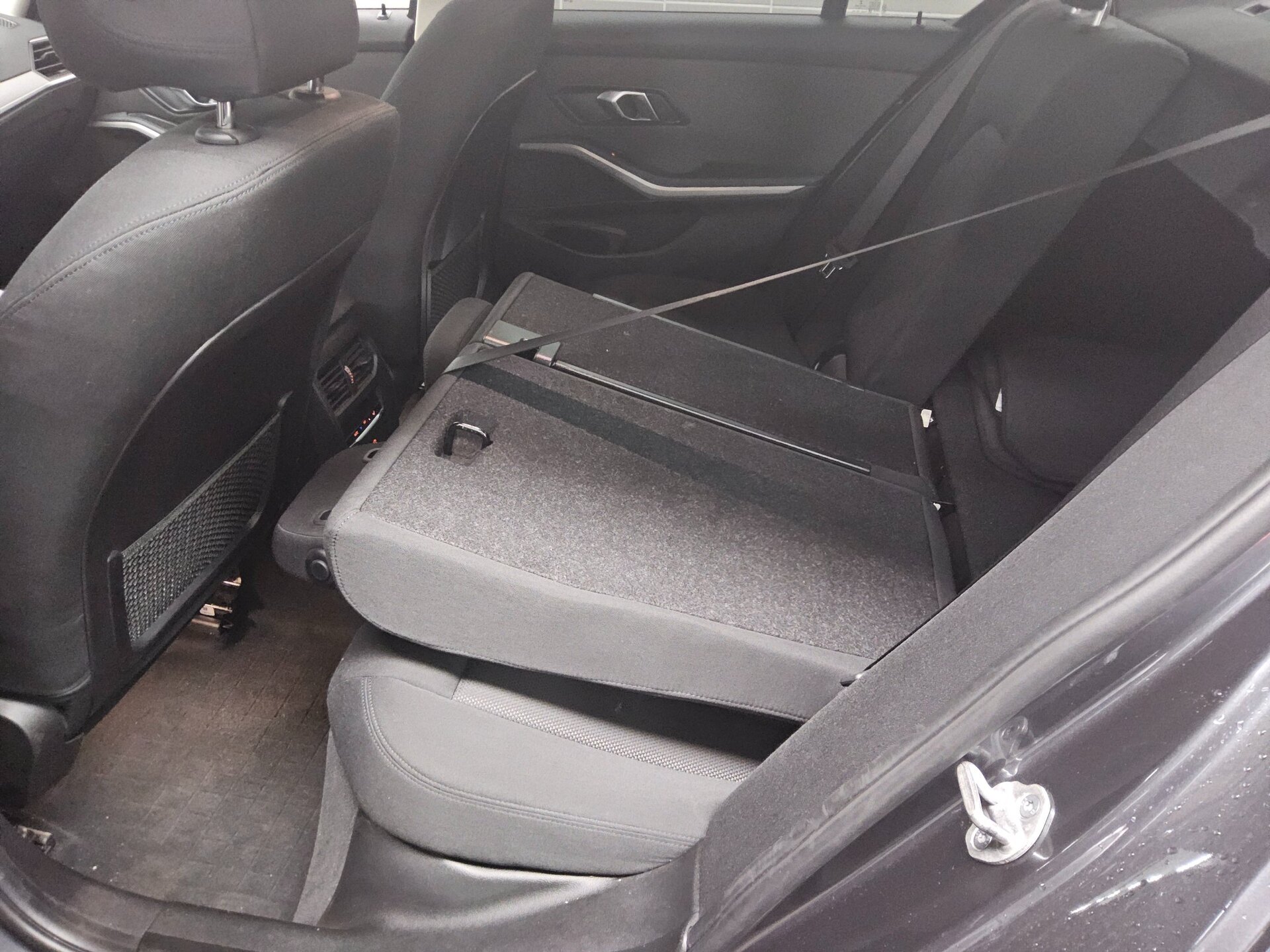 BMW 320dA Advantage Navi LED Ahk PDC SHZ 13