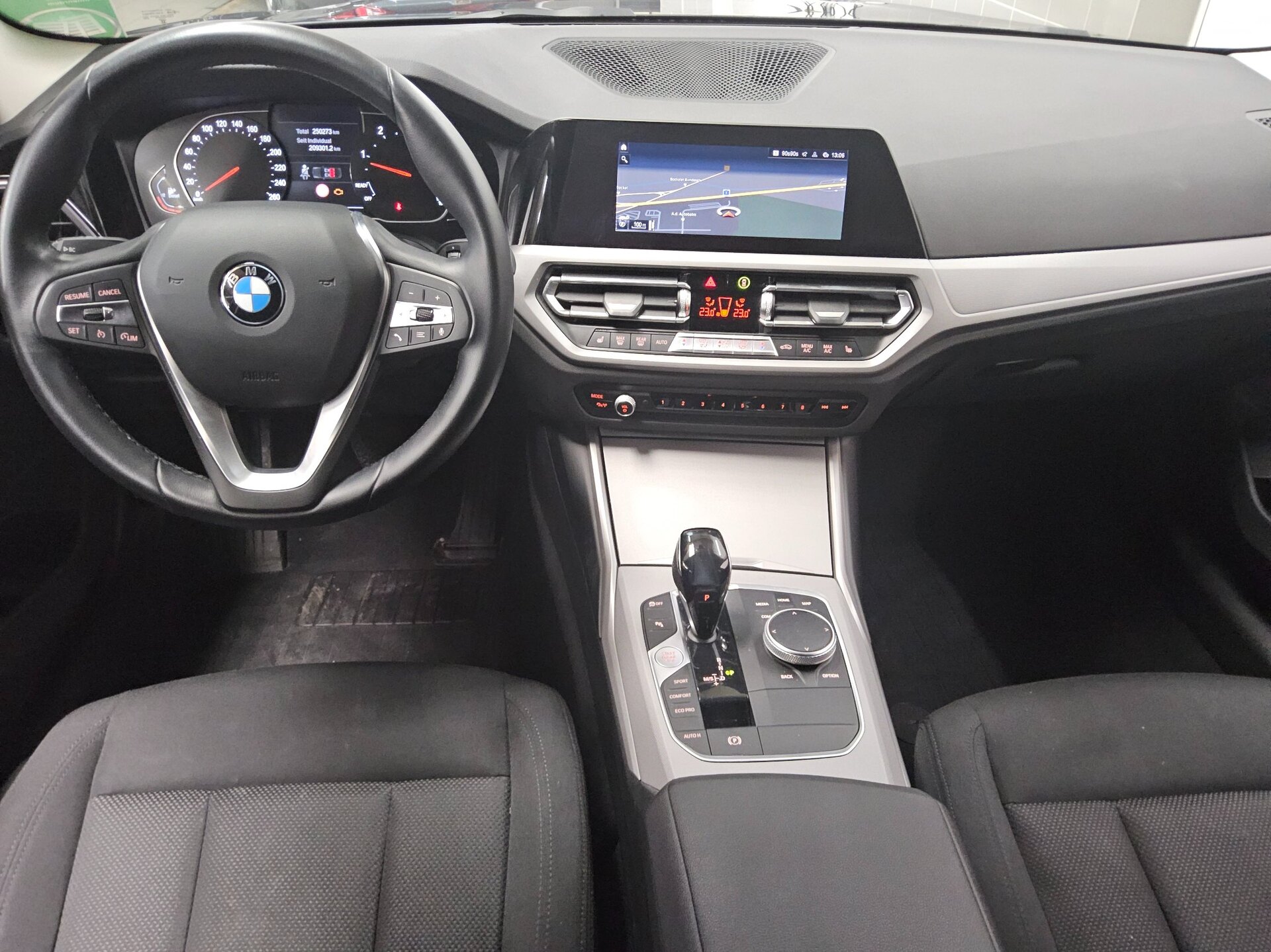 BMW 320dA Advantage Navi LED Ahk PDC SHZ 5